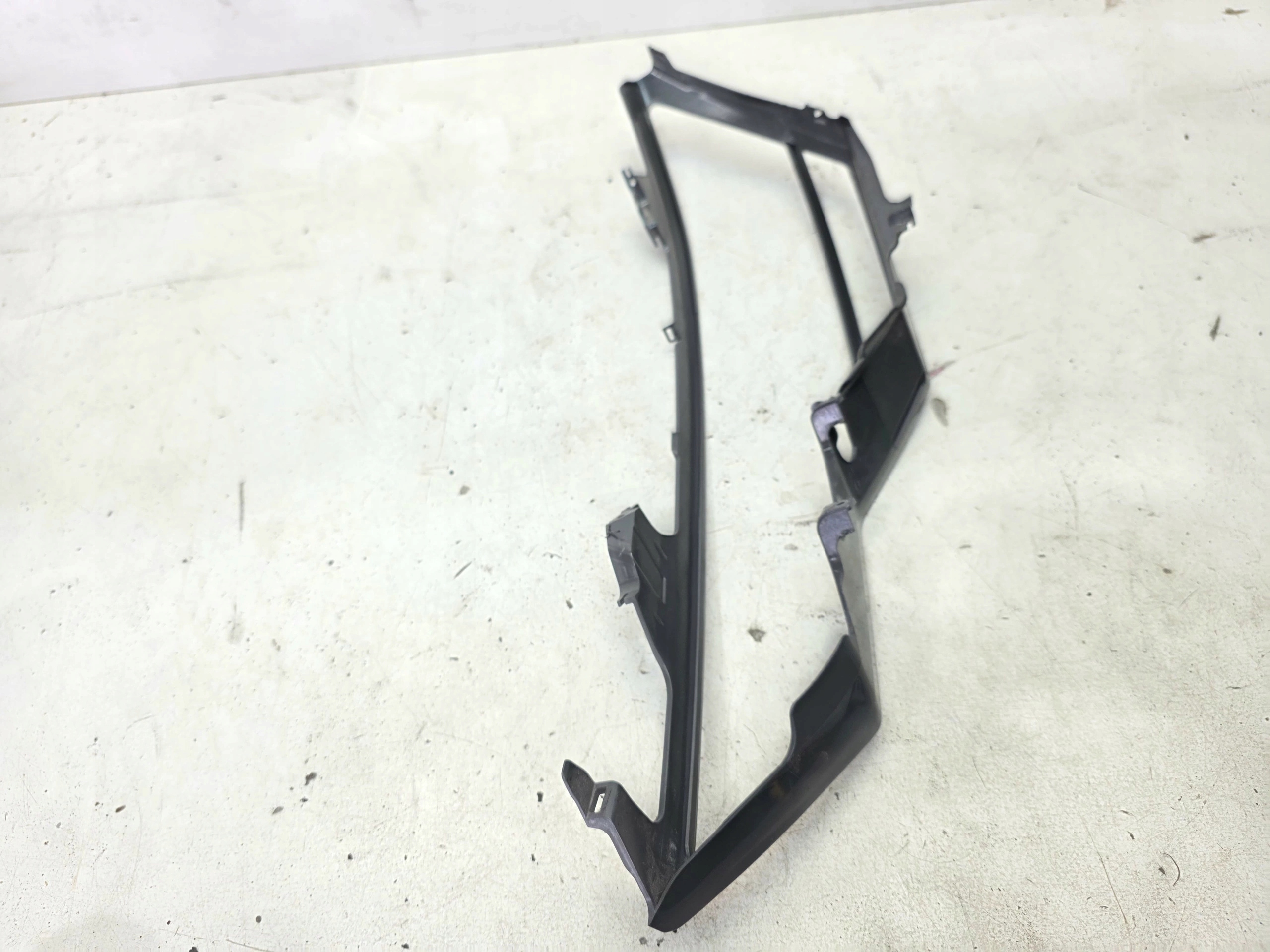 frame inner KLOSZA right front AUDI A6 C8 HELLA 217295-02R