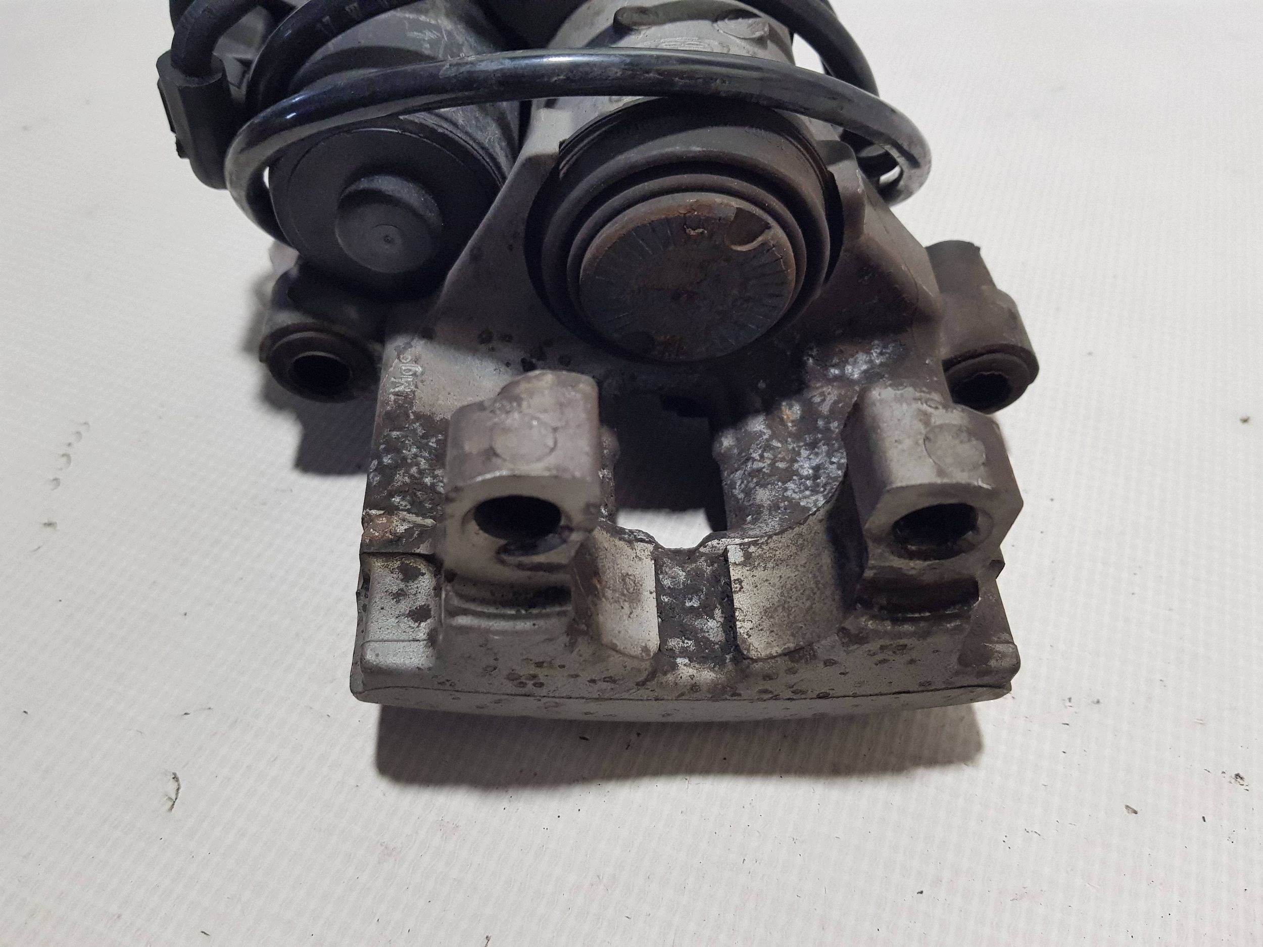 caliper brake electrical right rear part rear MERCEDES C-KLASA W205