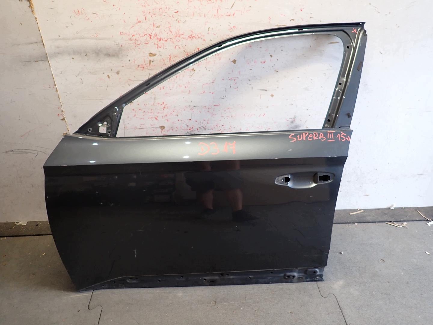 door front front left SKODA SUPERB III 2015- 3V0831311