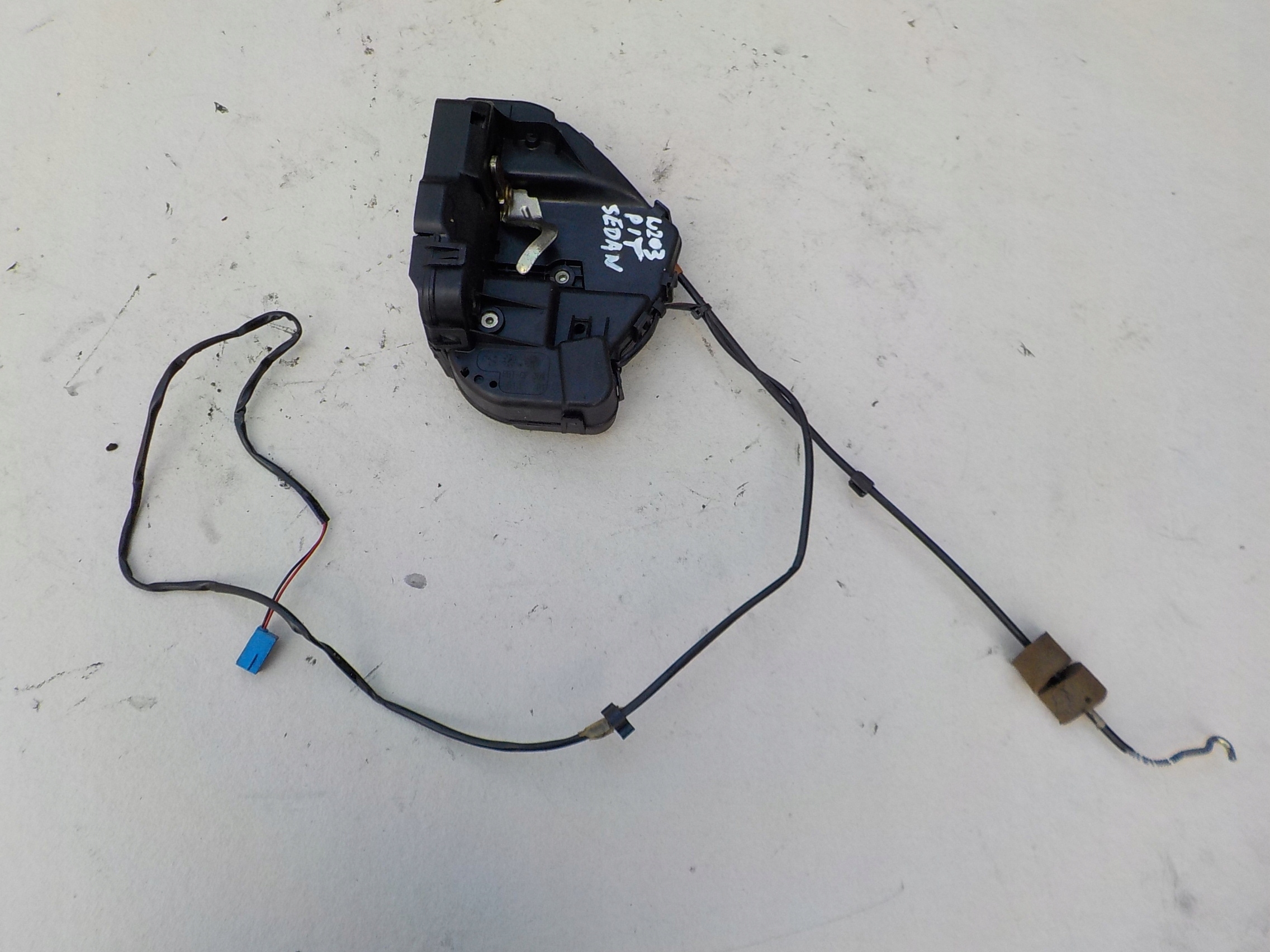 lock right rear part mercedes w203 2037300235