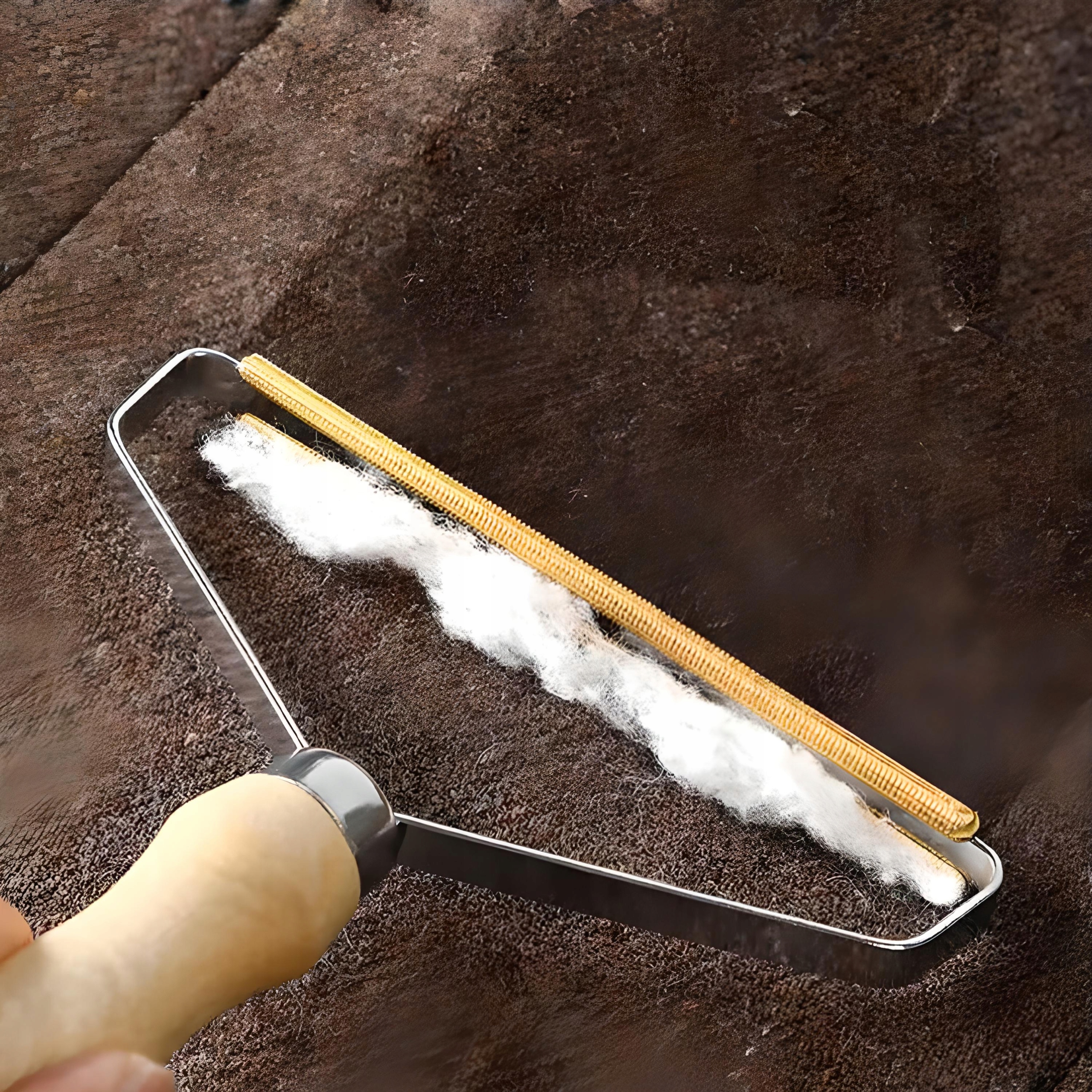 SZCZOTKA GOLARKA DO UBRAŃ SWETRÓW KOCÓW SIERŚCI TAPICERKI GRZEBIEŃ MOCNA Marka inna