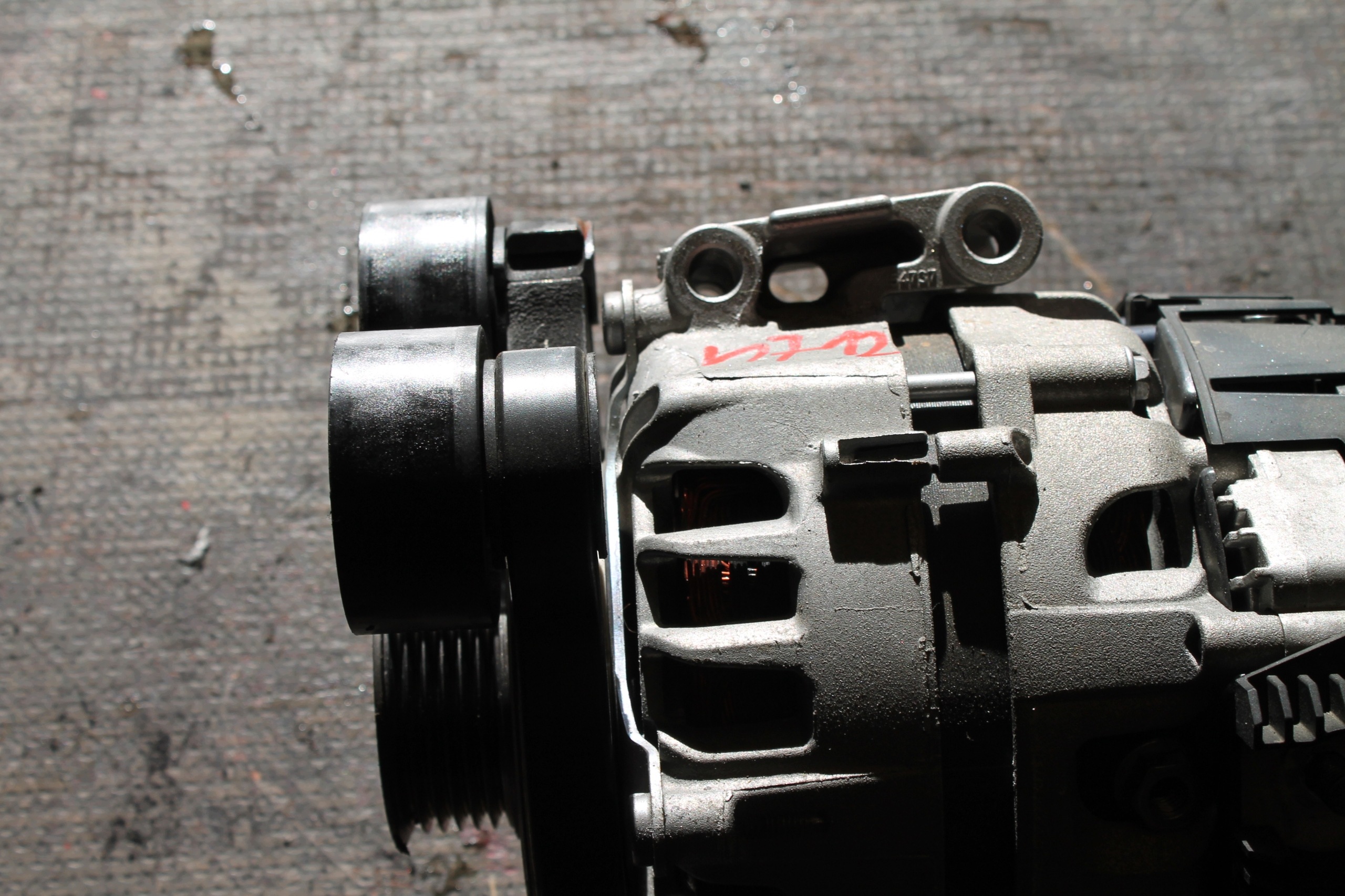 4712. alternator AUDI 06L903018JX
