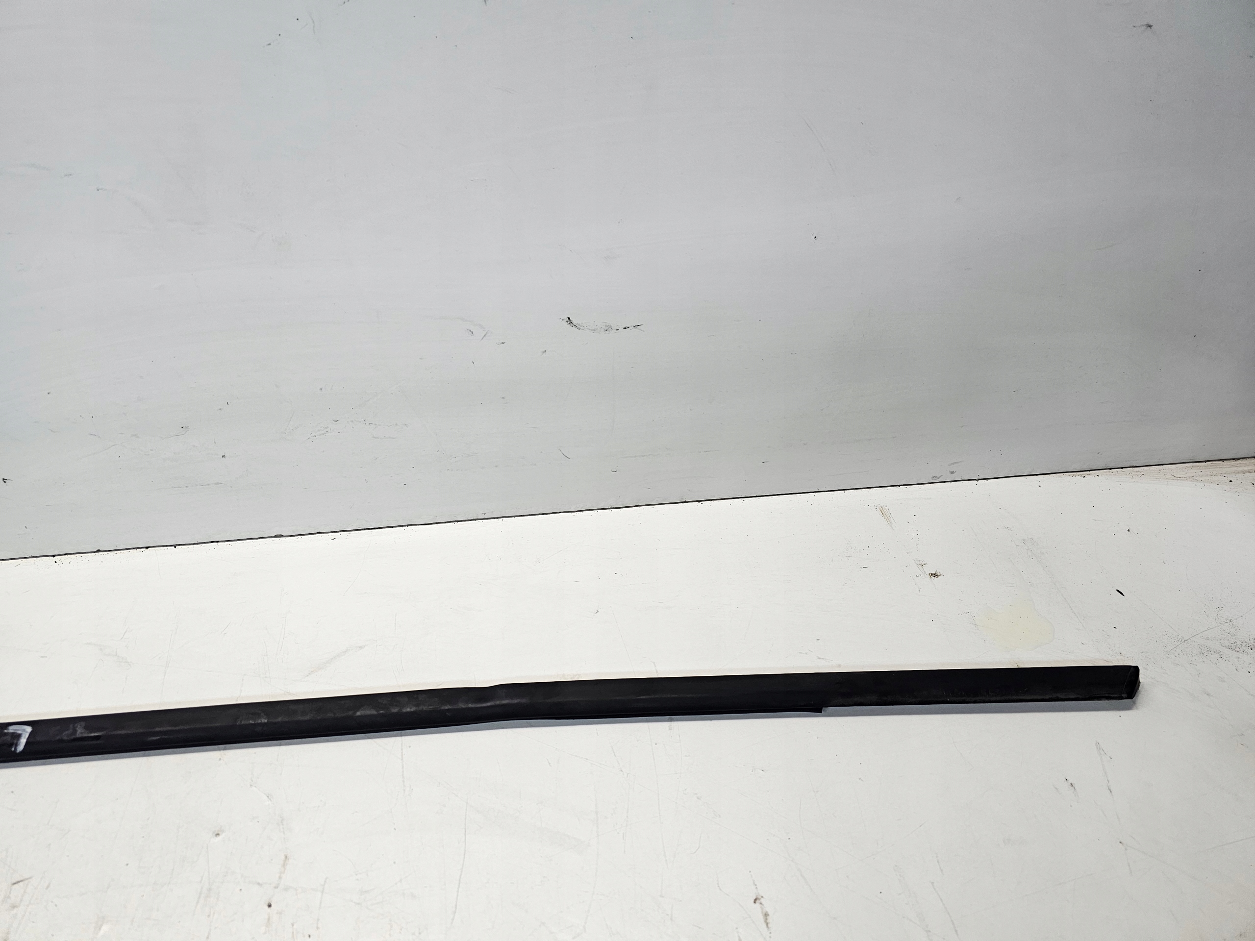 moulding door left front upper MAT AUDI A3 8P LIFT 8P3837477