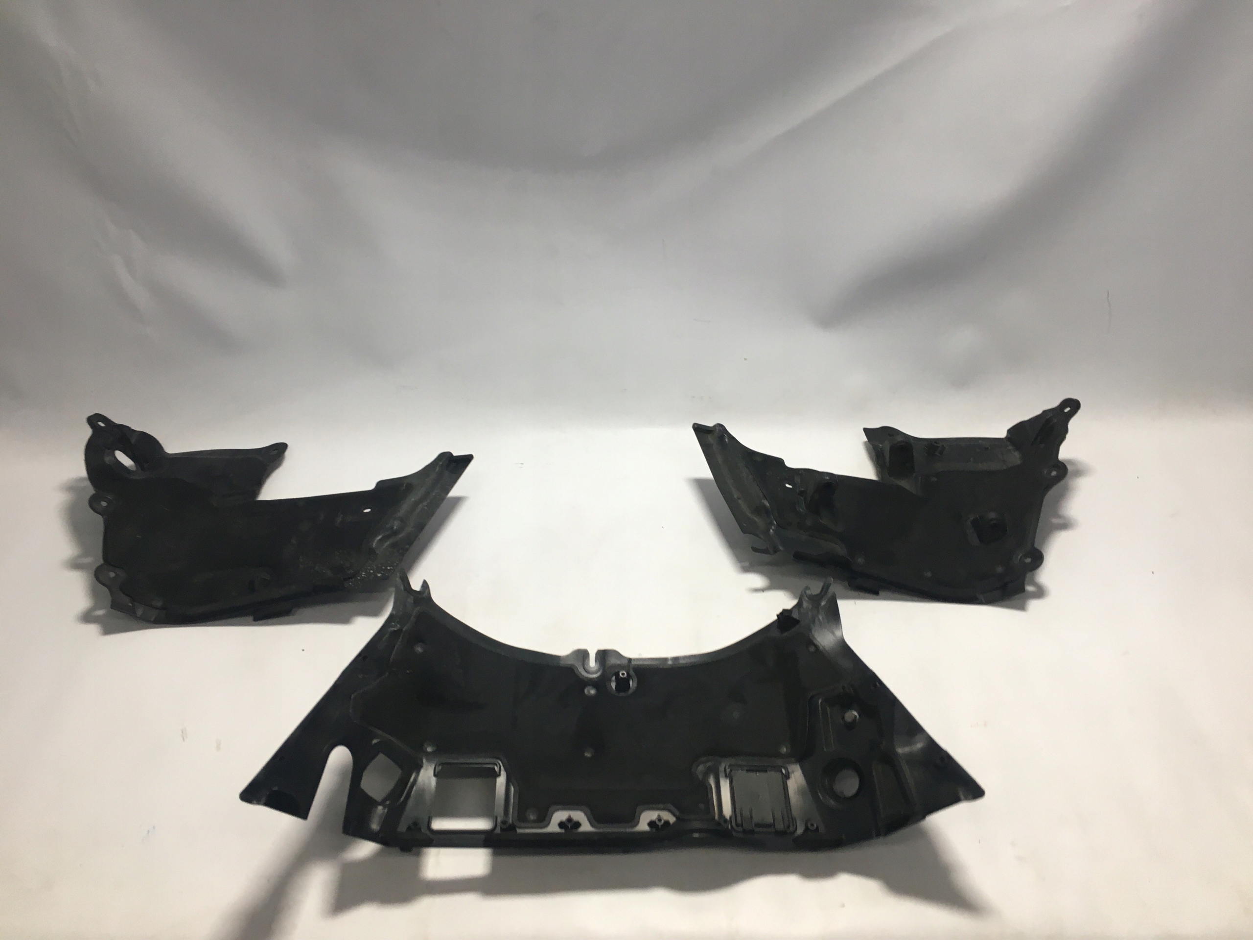 WYGŁUSZENIE ŚCIANKI GRODZIOWEJ C KLASA W205