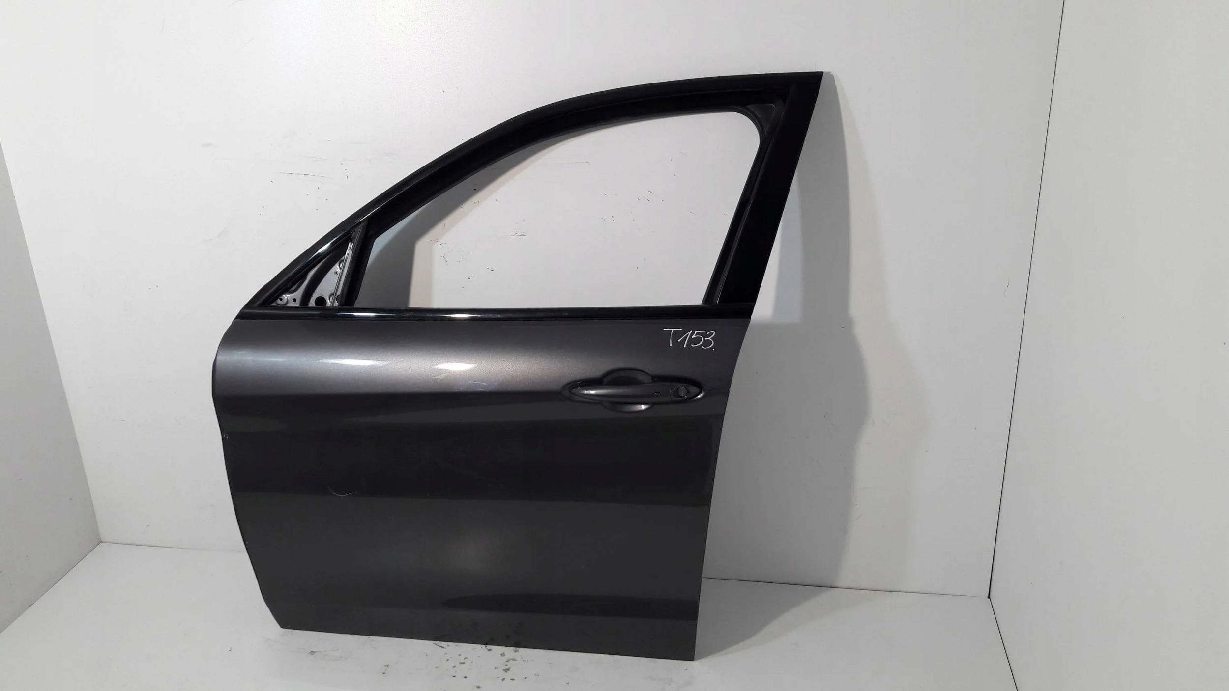 Alfa Romeo Stelvio door front