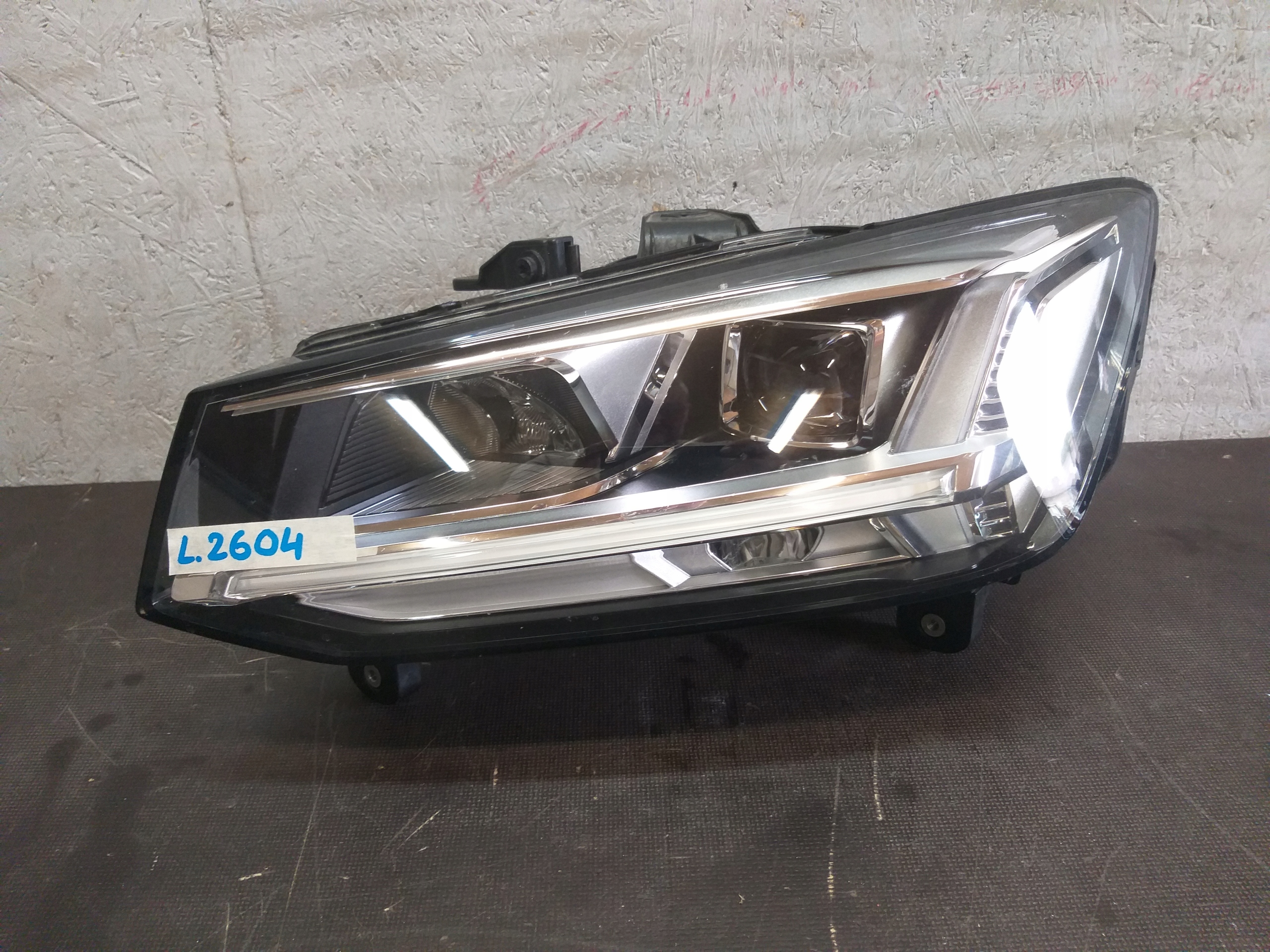 light front left AUDI Q2 FULL LED 81A941033