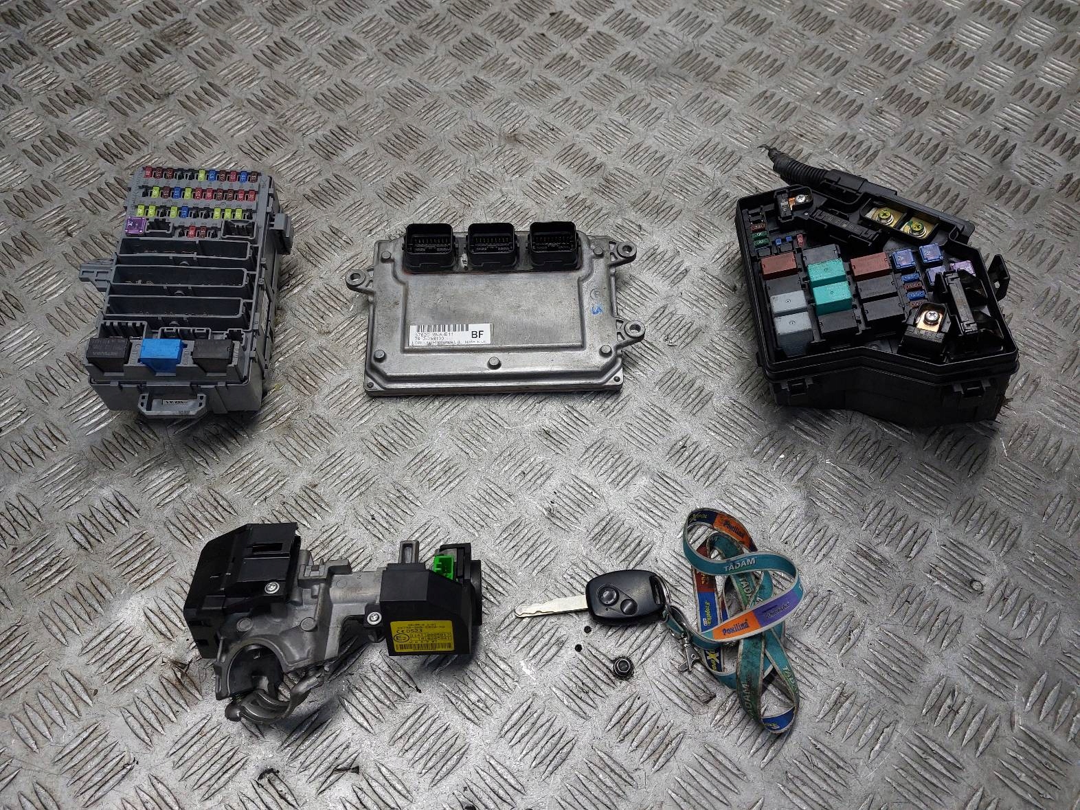 39730-SNB-E020-M2 38200-SNB-G231 - Стартовый комплект CIVIC VIII SEDAN 1.8 37820-RNA-E11