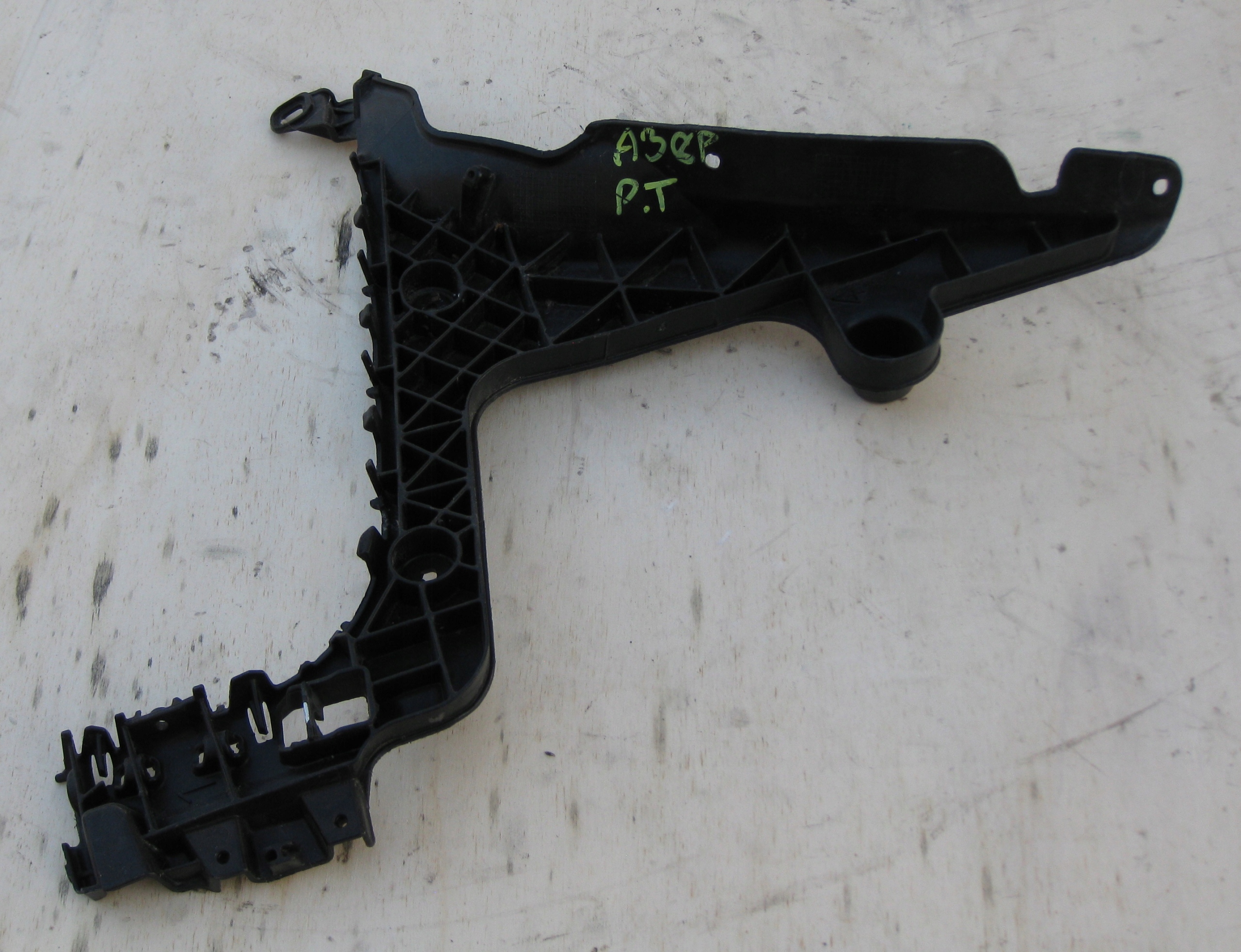 AUDI A3 8P Support plaque Pare choc Droite Arrière 8P4807378B