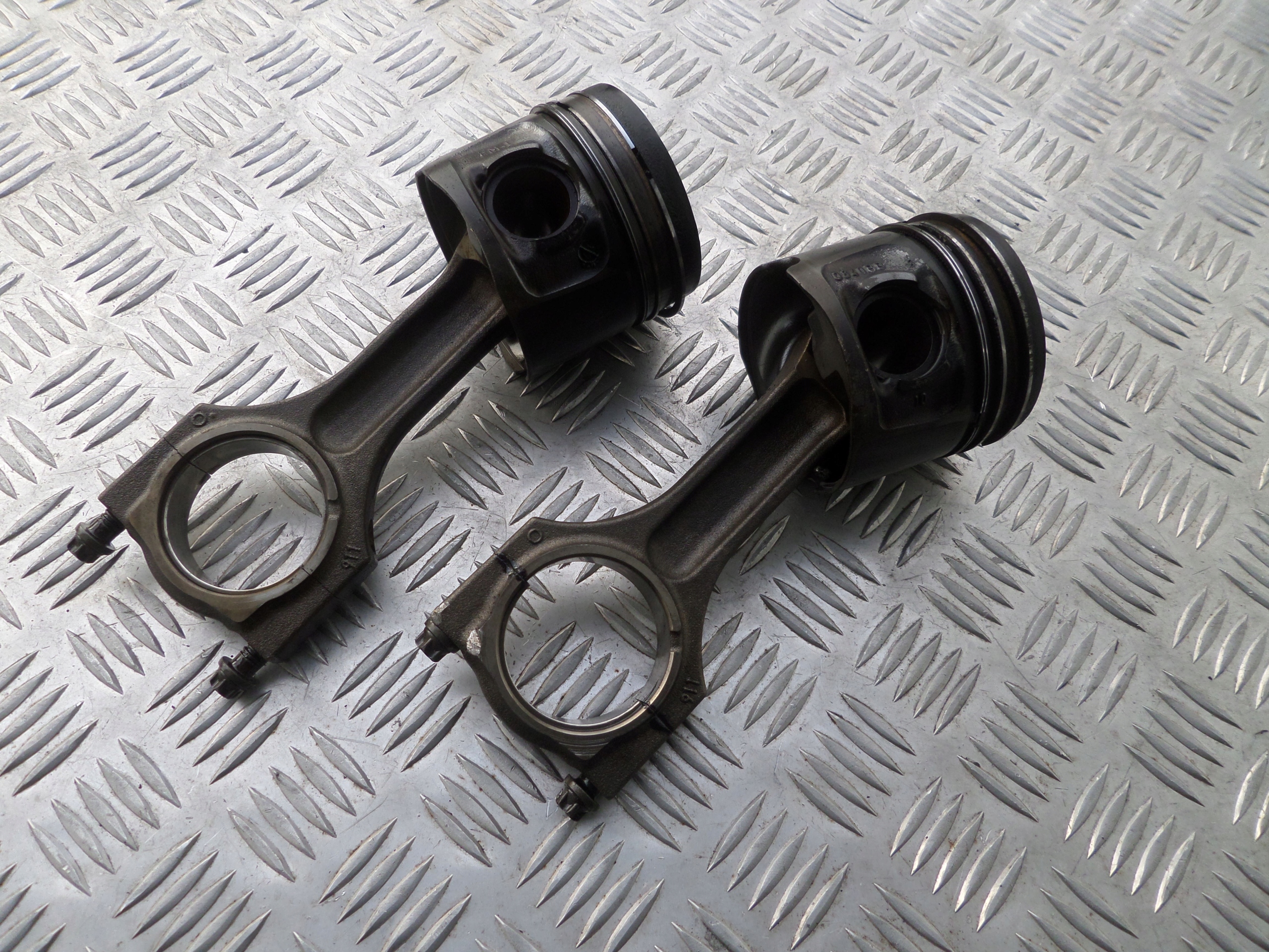 Поршень шатун 0840BB BMW E60 2.0 D N47D20A