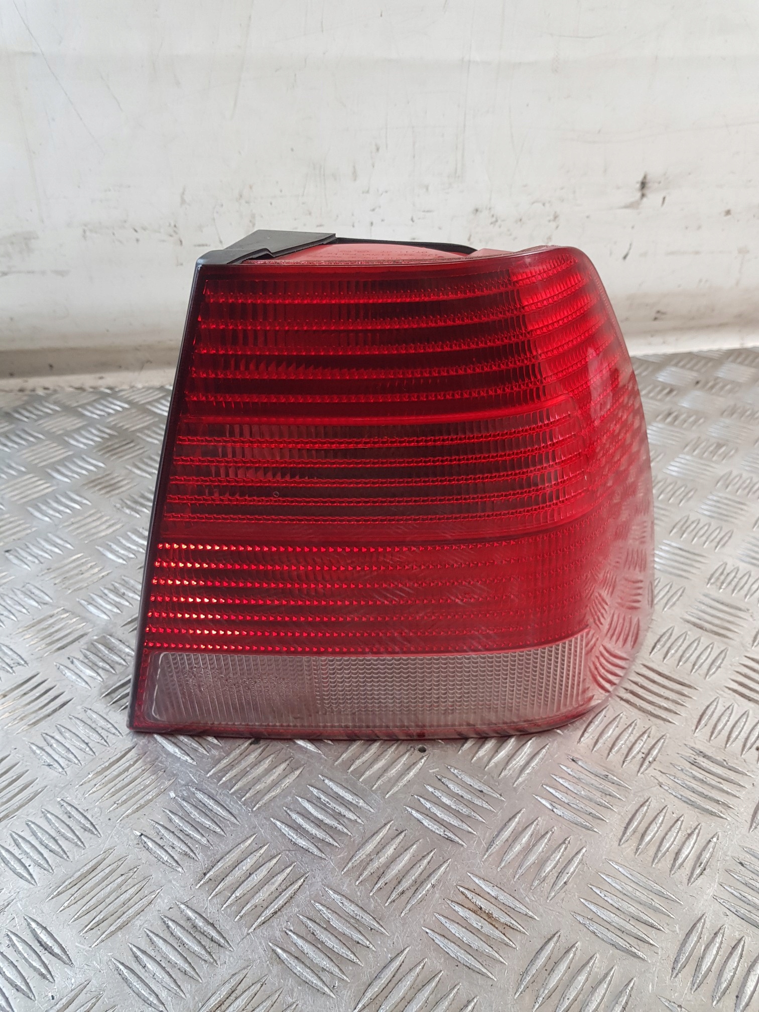 light right rear part 1J5945112AA + insert 1J5945257 VW BORA sedan 01R- EU
