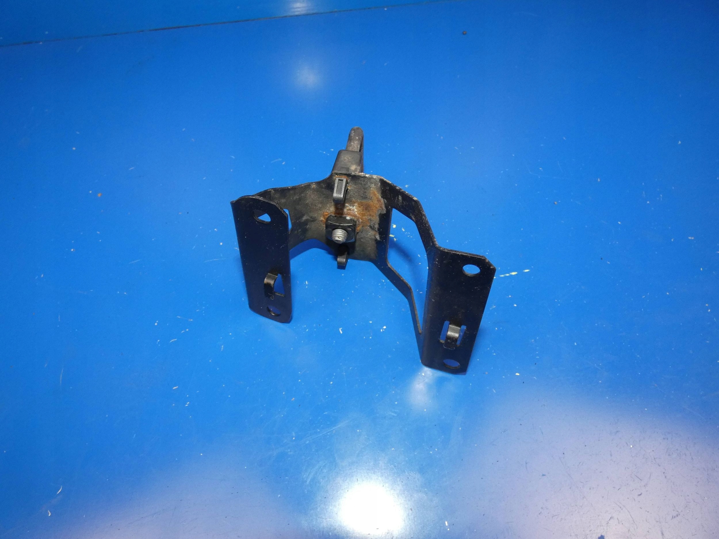 VOLVO XC90 II RYGIEL ZATRZASK bonnets left front