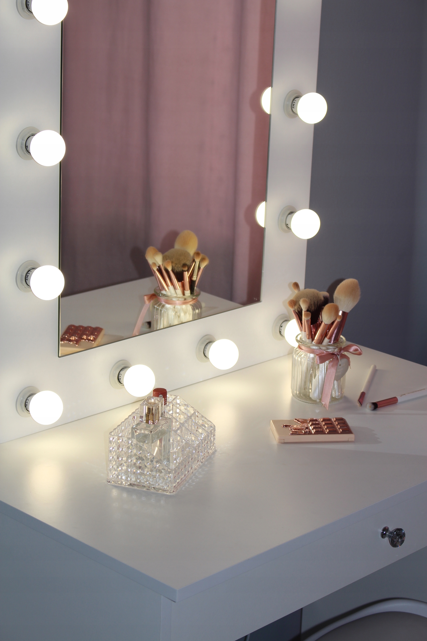 LUSTRO LED DO TOALETKI WIZAŻU MAKE UP HOLLYWOOD Typ lustra ścienne