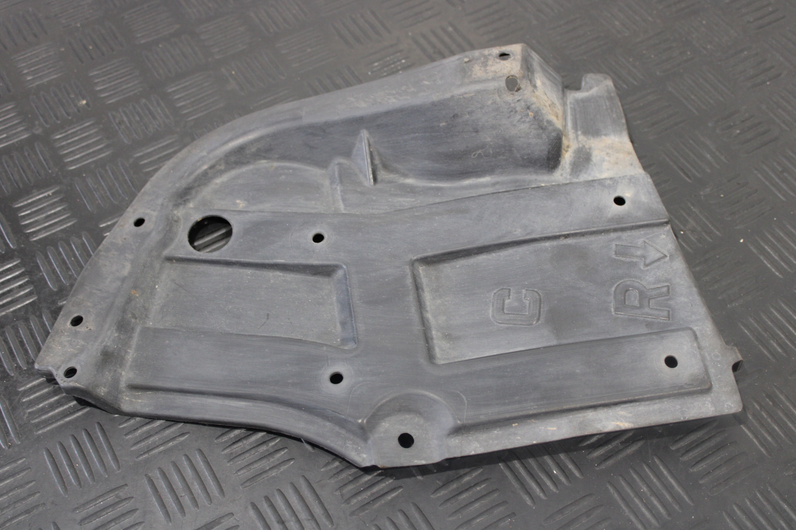 cover chassis right INFINITI QX70 748A2-1CA0A