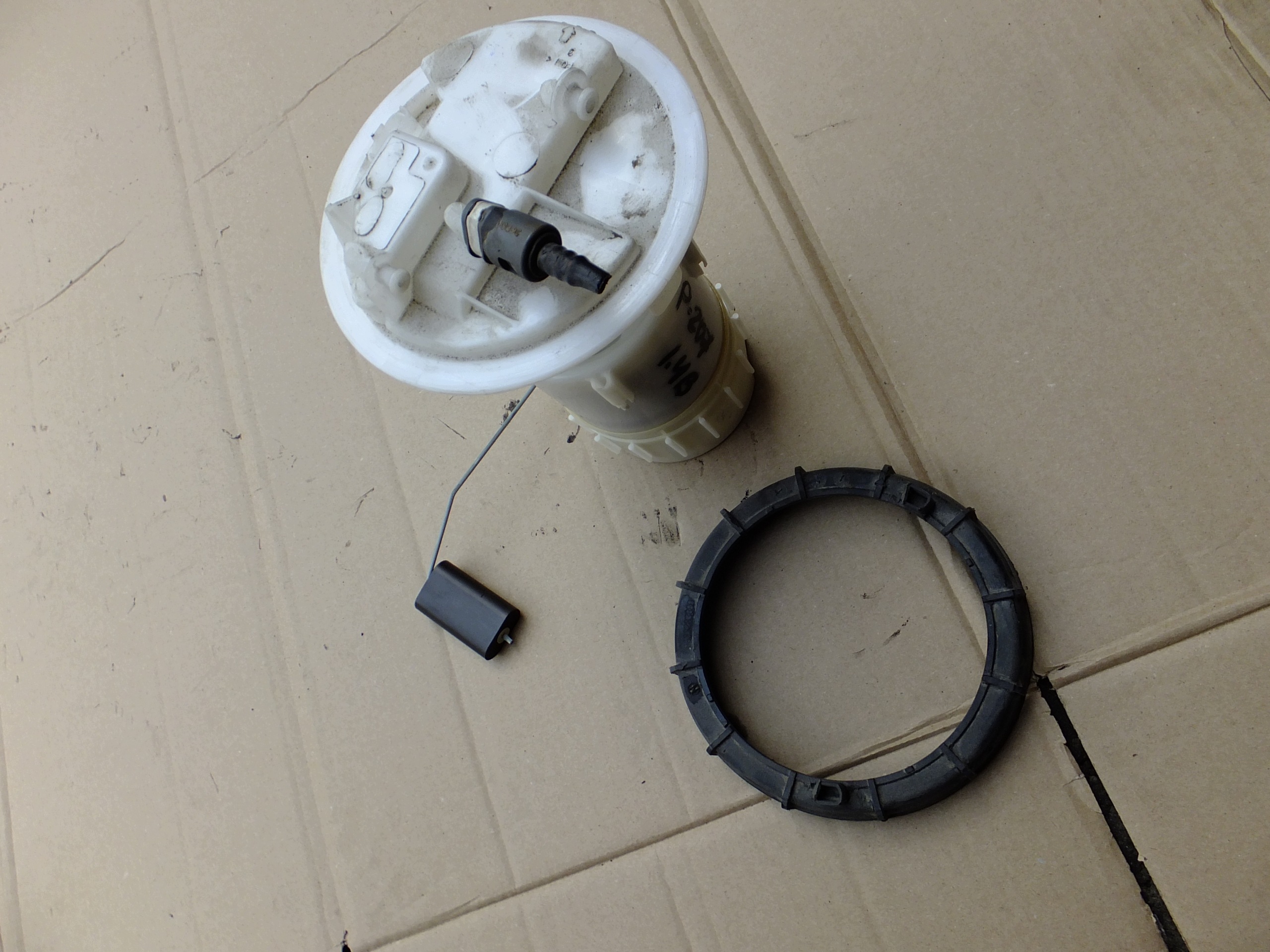feed pump peugeot 207 1,4 8v 2009r