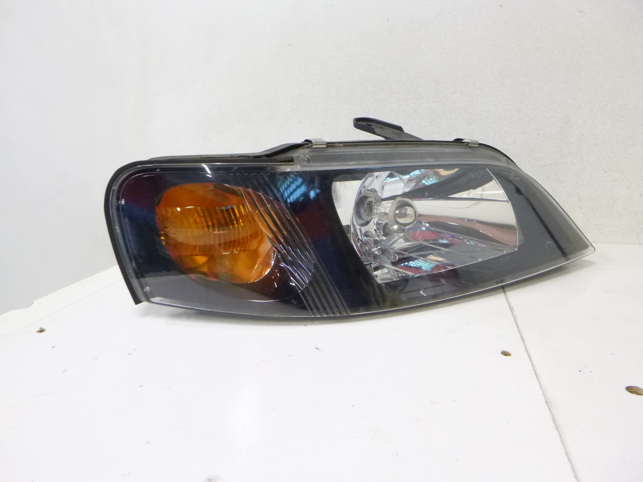 light right front Mitsubishi Space Star LIFT Hella 2002 – 2005