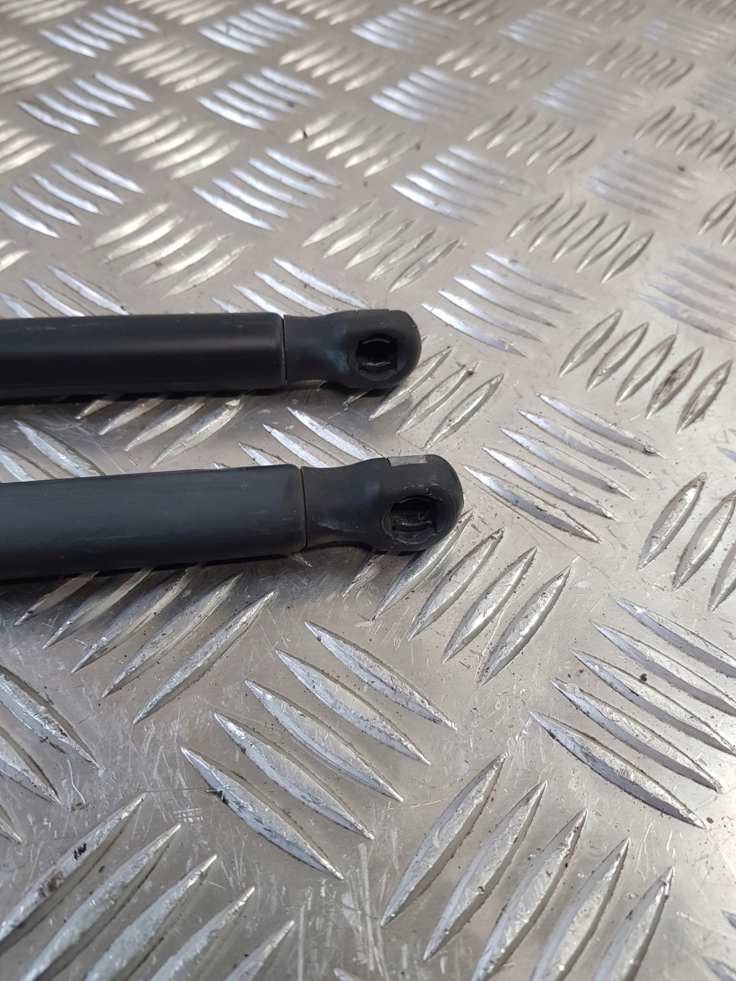 SILOWNIKI bonnet boot KOMPLET 2 SZTUKI OPEL MERIVA A