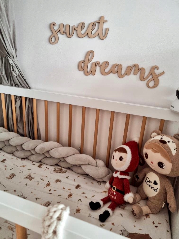 Oklejanie dekoracji ściennych taśmą montażową - GOTOWE DO PRZYKLEJENIA Marka inna marka