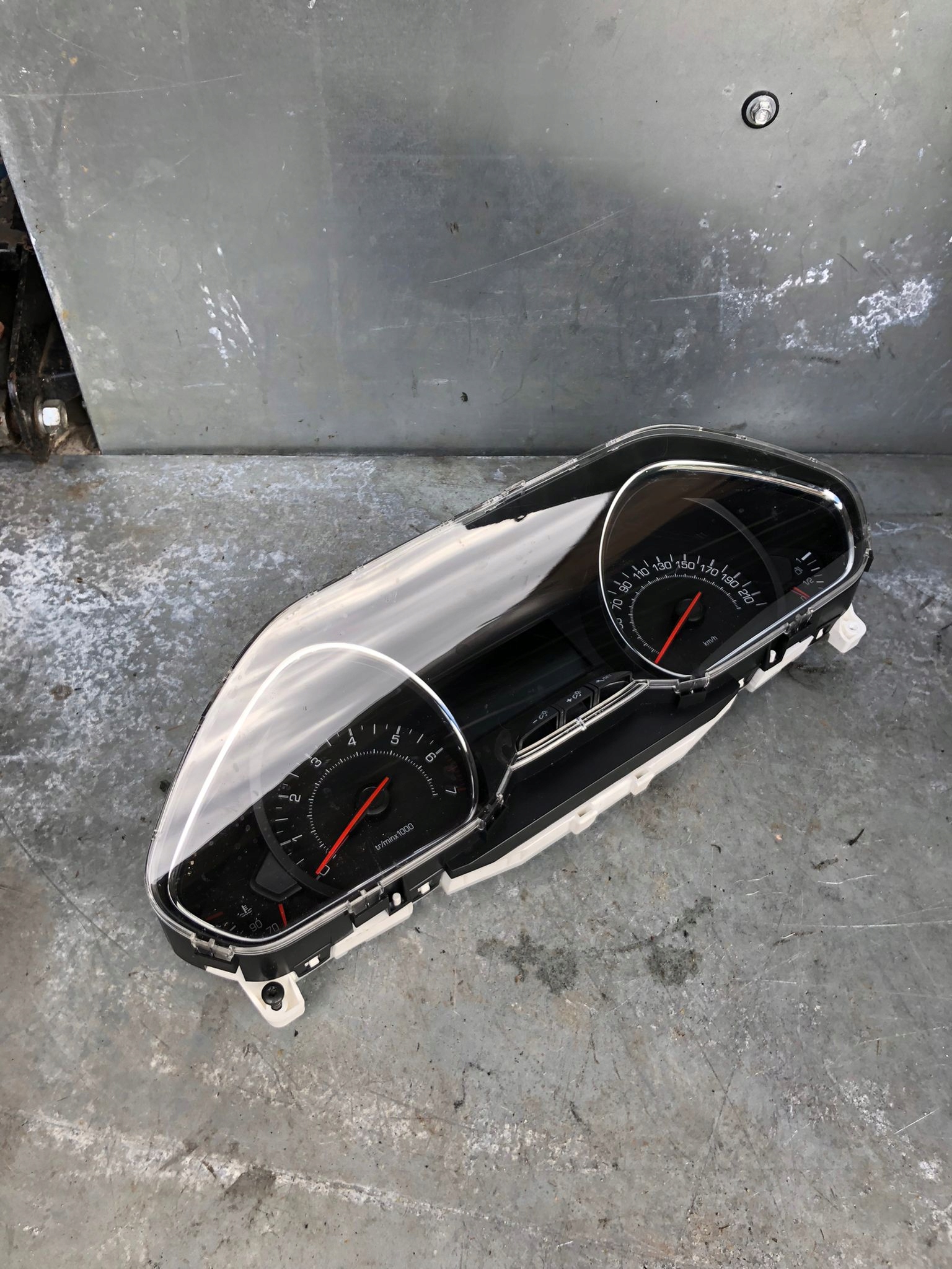 dials dials PEUGEOT 208 1.2 VTI 9801904780