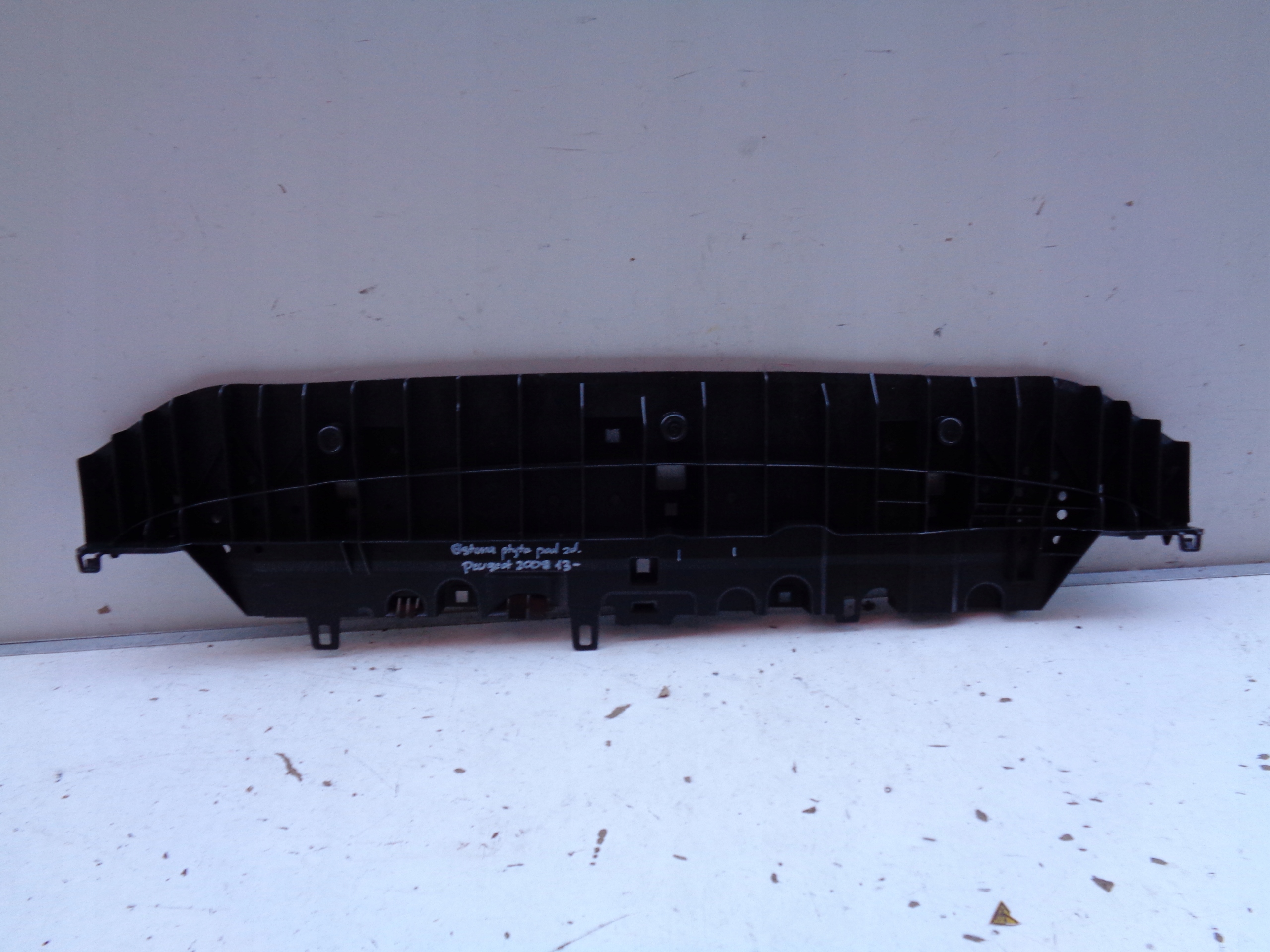 cover below front bumper PEUGEOT 2008 13