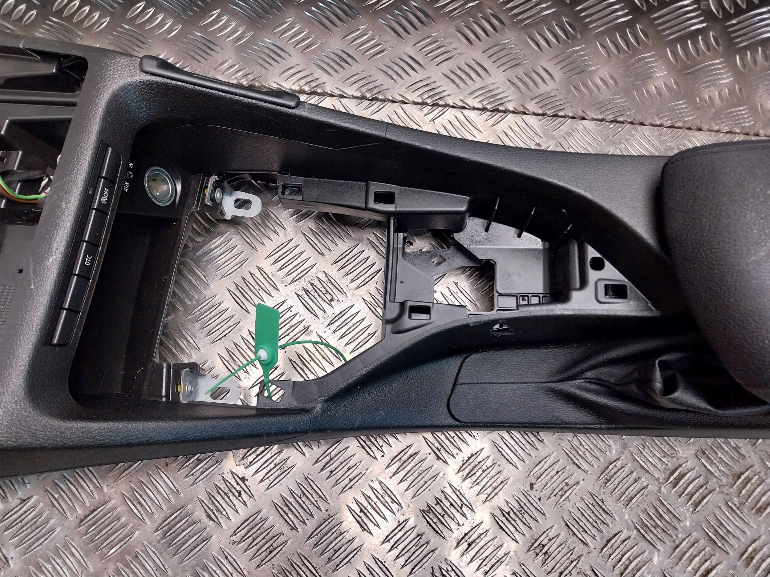TUNEL central armrest EUROPA 105005733 BMW X1 E84