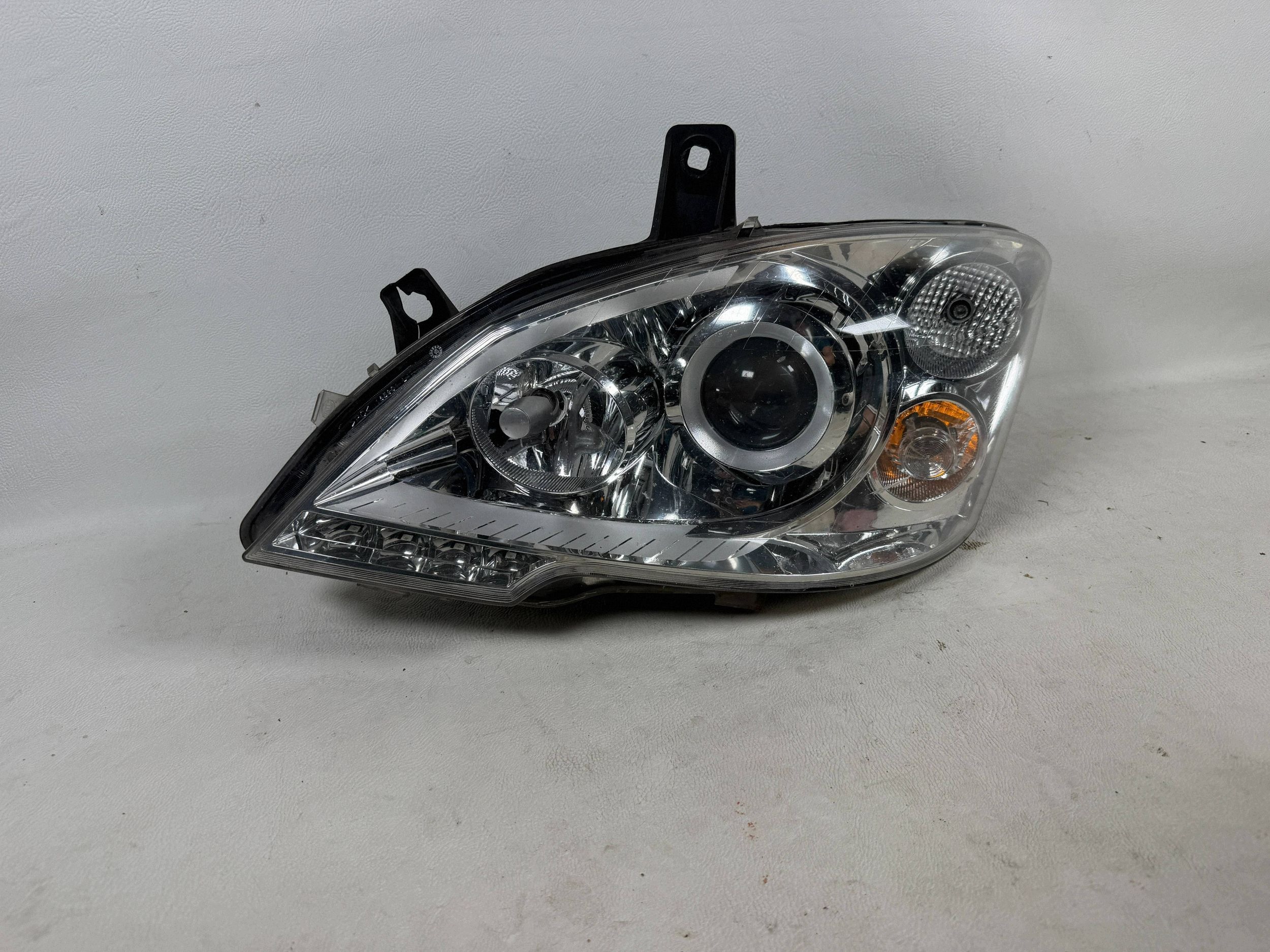 Mercedes Vito 639 10- Lift Xenon LED light left front front