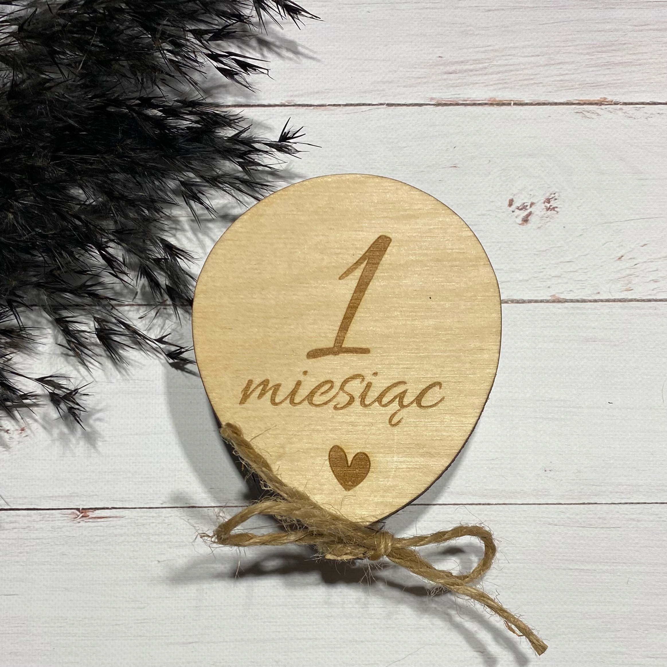 DREWNIANE TABLICZKI Z MIESIĄCAMI DO ZDJĘĆ BALONY Szerokość produktu 9 cm