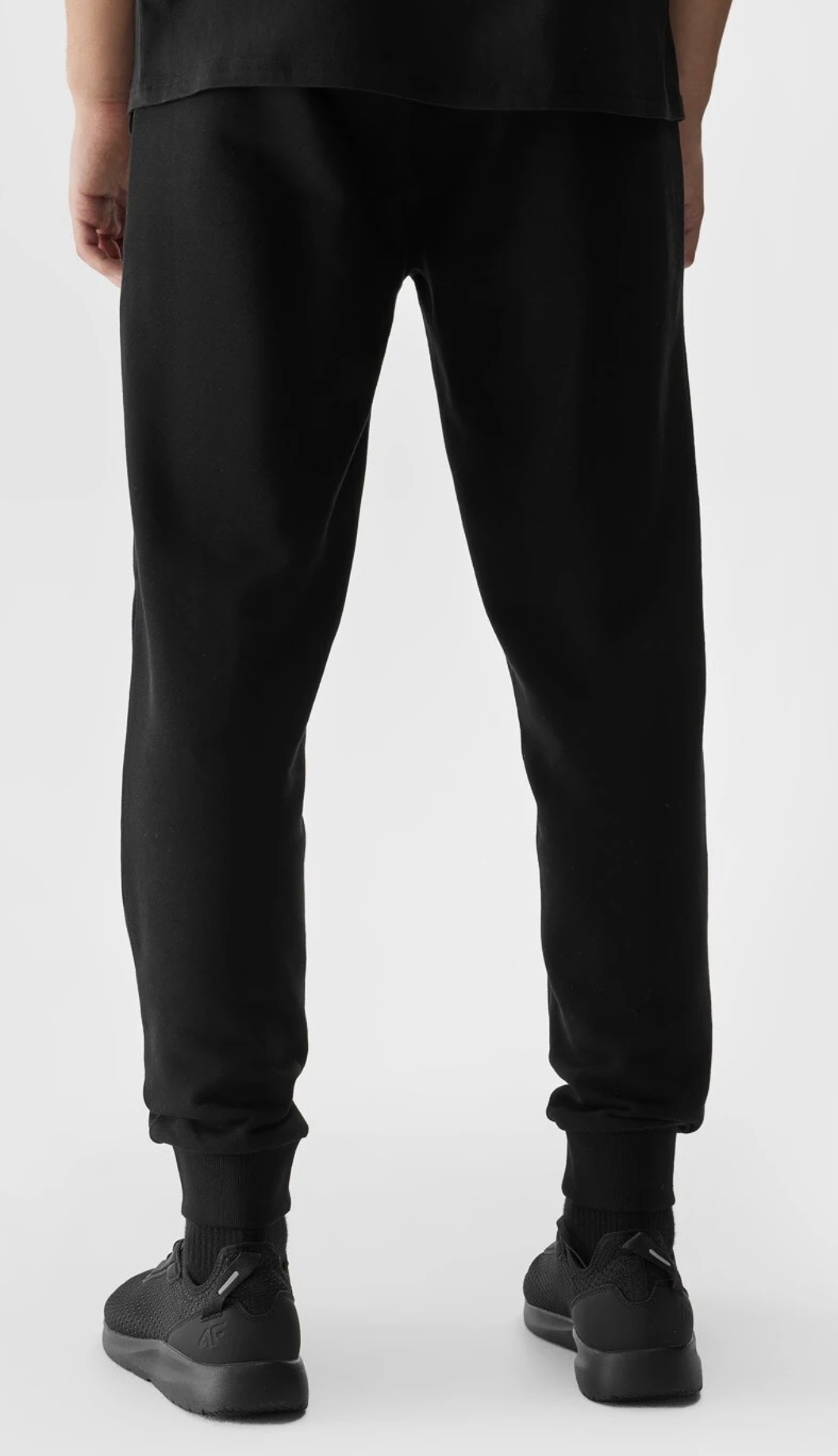 NOWE MĘSKIE SPODNIE DRESOWE 4F JOGGERY 4FWSS24TTROM603-20S r.M Model 4FWSS24TTROM603-20S