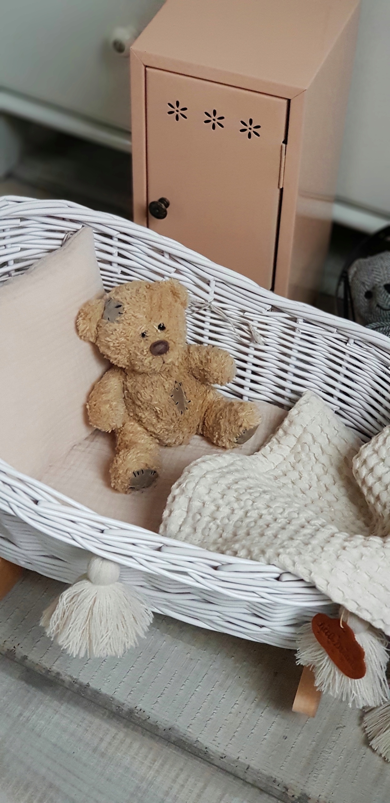 KOŁYSKA WIKLINOWA ŁÓŻECZKO DLA LALEK BIAŁA CHWOSTY Wiek dziecka 12 m +