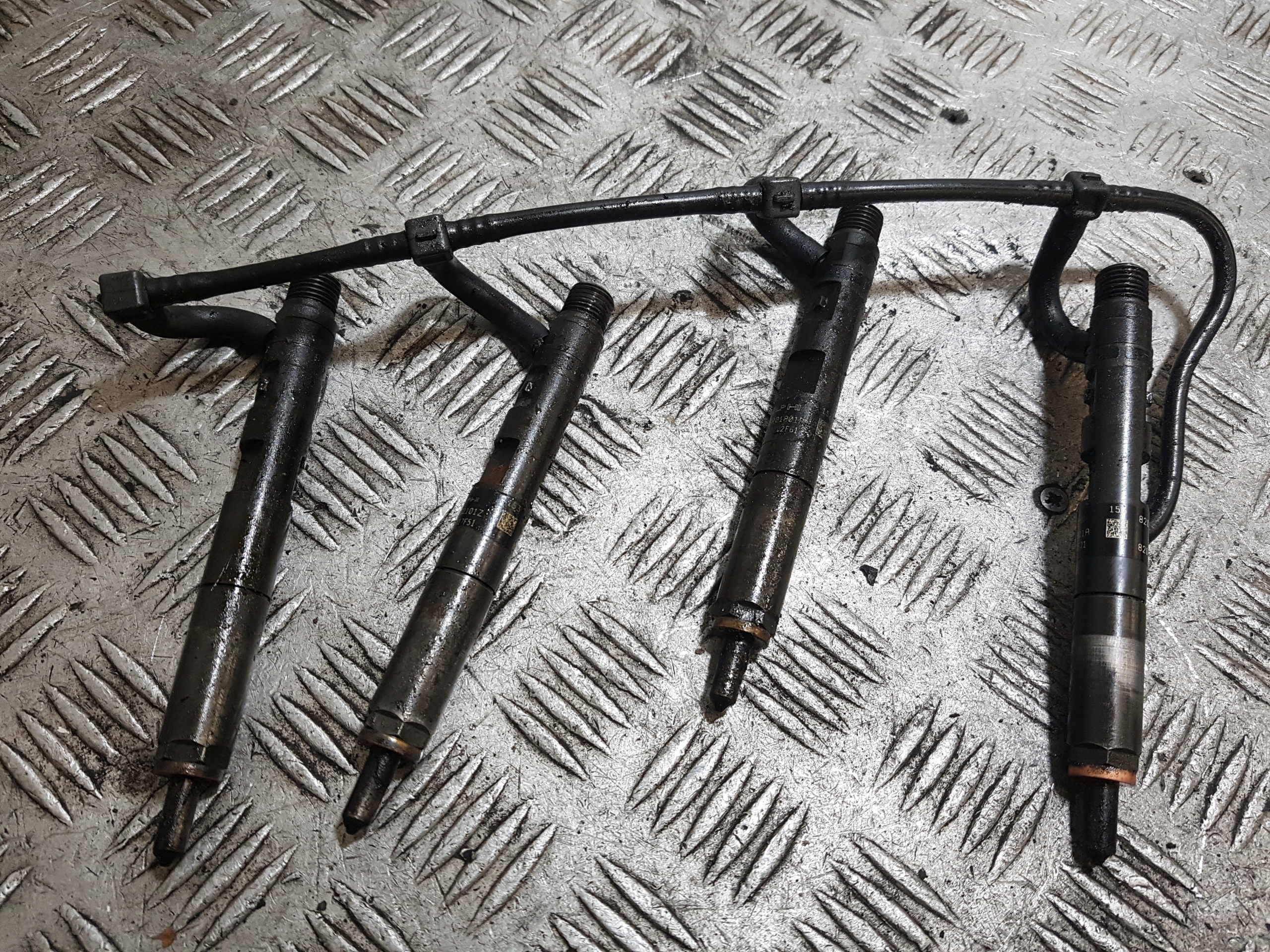 WTRYSKI WTRYSKIWACZE KOMPLET RENAULT SCENIC 2 8200365186