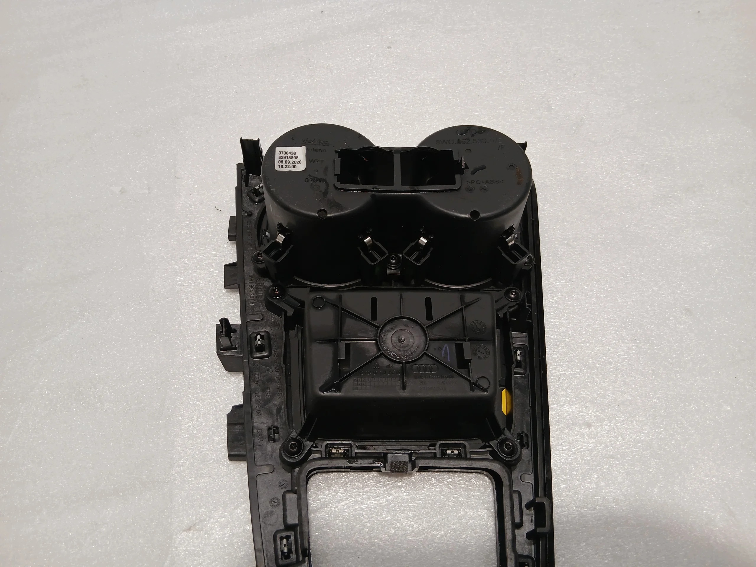 AUDI A4 B9 LIFT frame DEKOR bracket for KUBKI 8W1864261H 8W0862533D