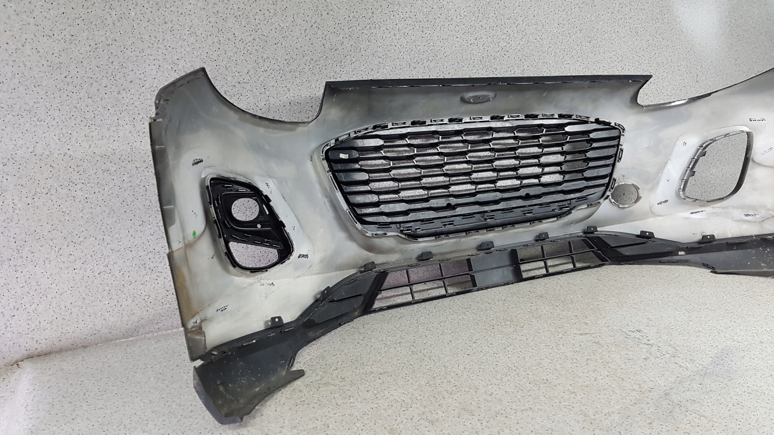 FORD PUMA II MK2 2019 - nárazník předek 2182