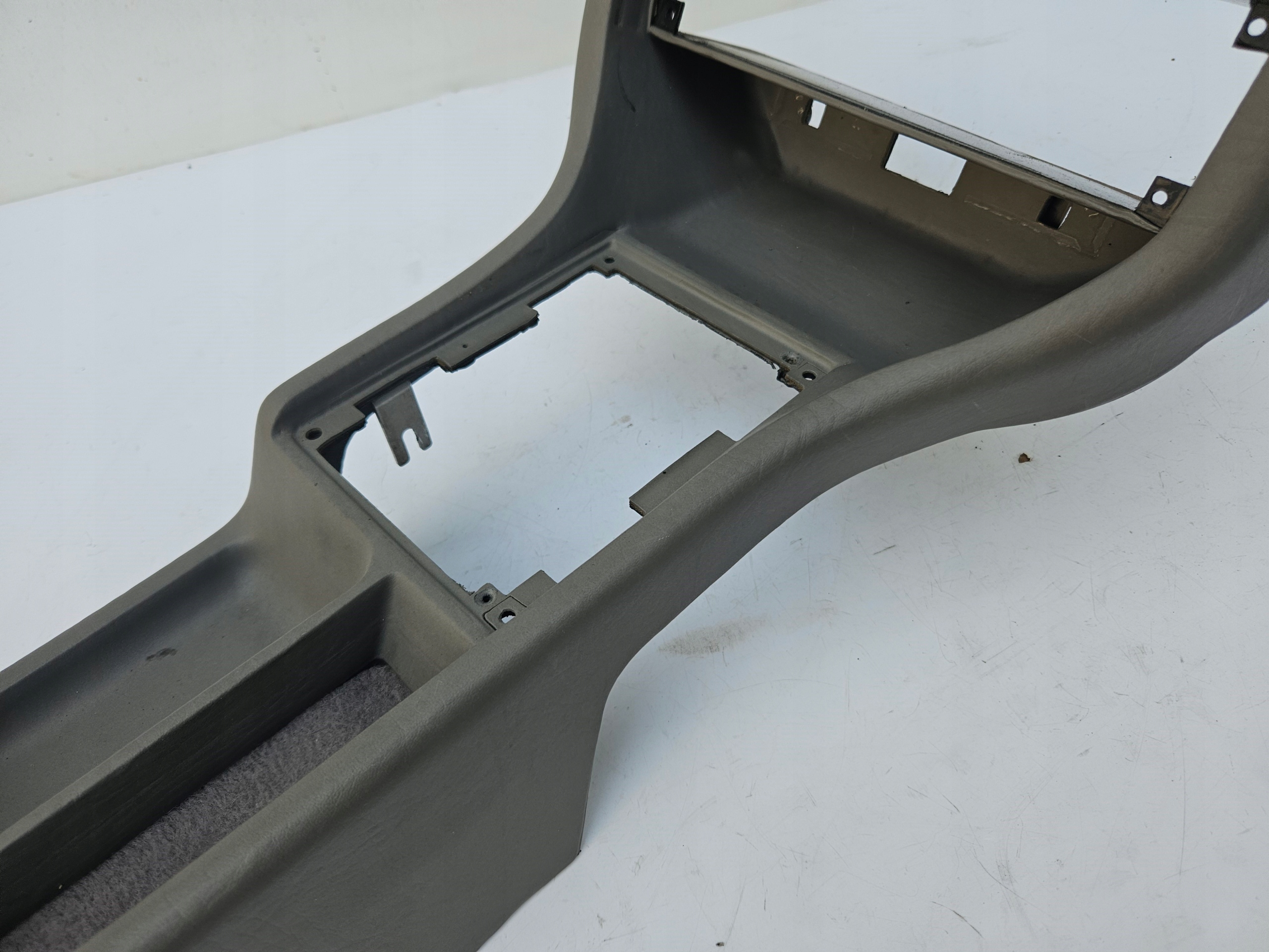 TUNEL mitte Konsole mitte AUDI V8 D11 JASNA MANUAL