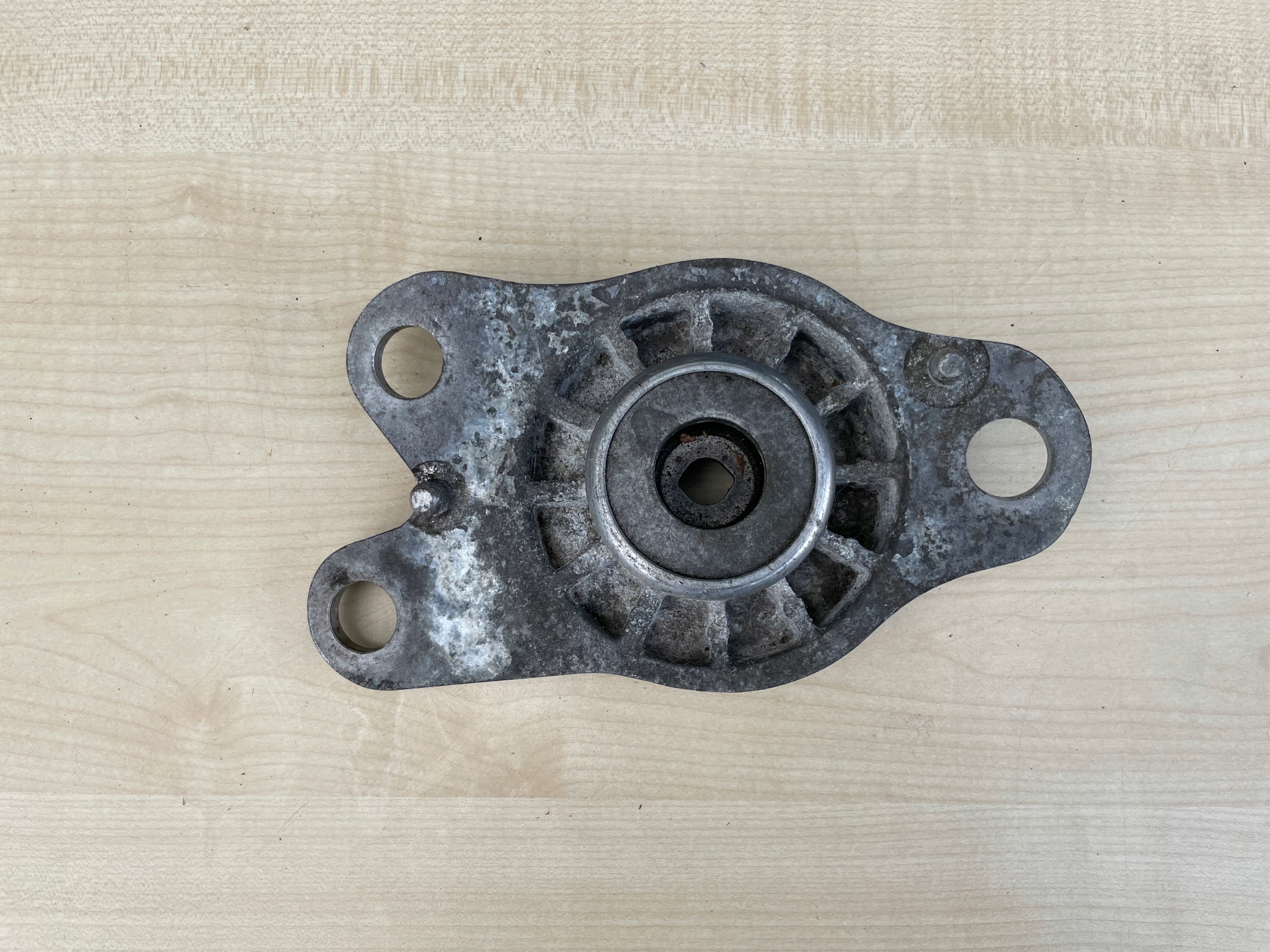 adapter amortizera desna stražnje BMW I3 6852228