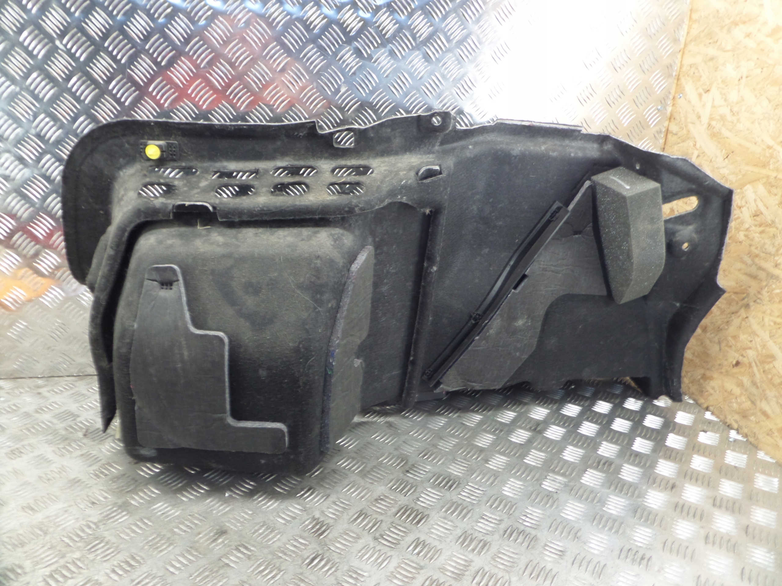 BMW F36 boot upholstery right 7337214, 7337230