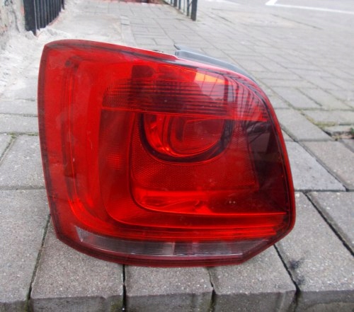 VW POLO 08-13 LEWA TYLNA LAMPA ORYGINAŁ EUROPA