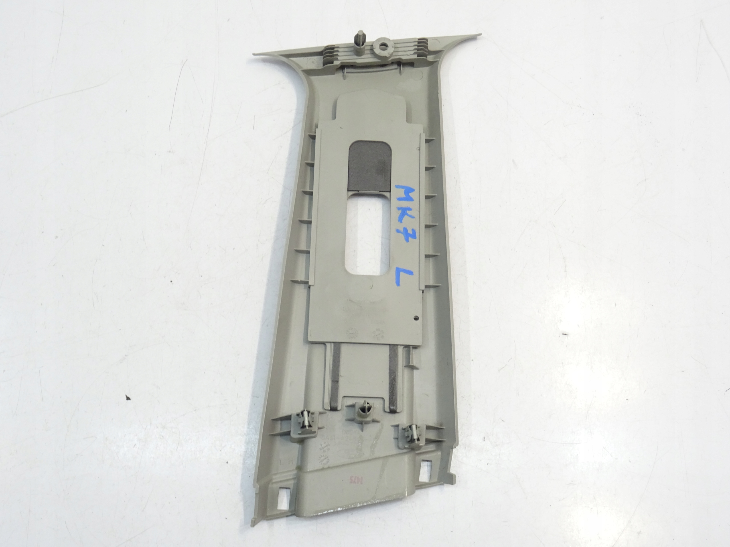 OSLONA GORNA SLUPKA SRODKOWEGO FORD FIESTA MK7 2008- Producent części Ford OE