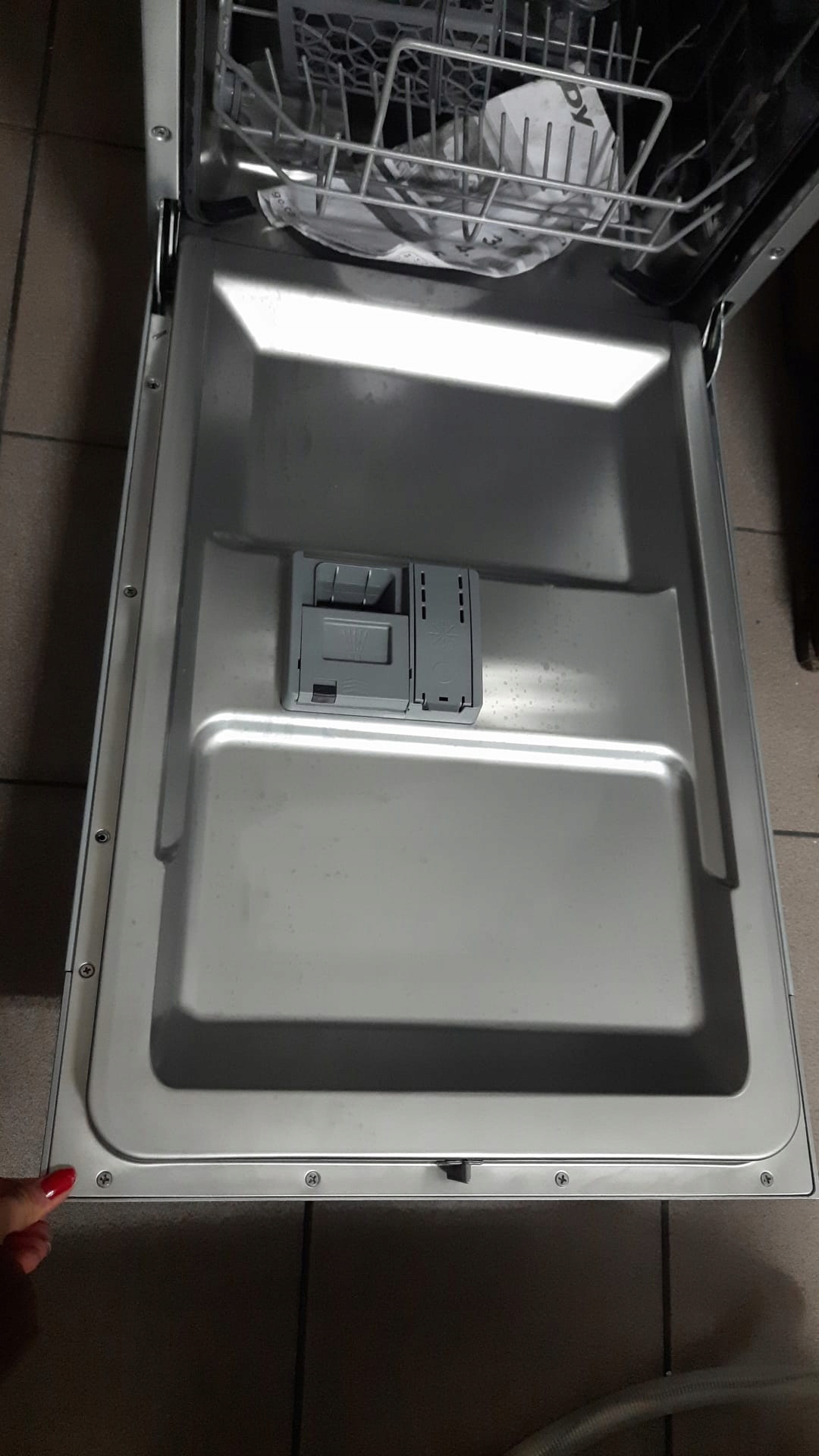 Candy Brava CDIH 2T1047 Zmywarka do zabudowy OPIS Model CDIH 2T1047