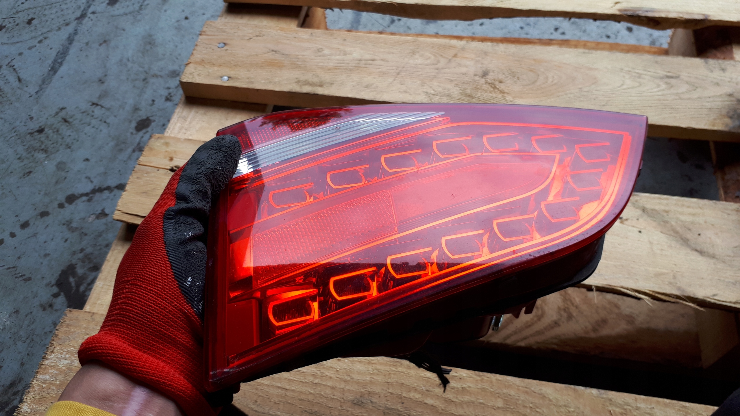 S4 B8 A4 light right right rear part to the bonnet LED