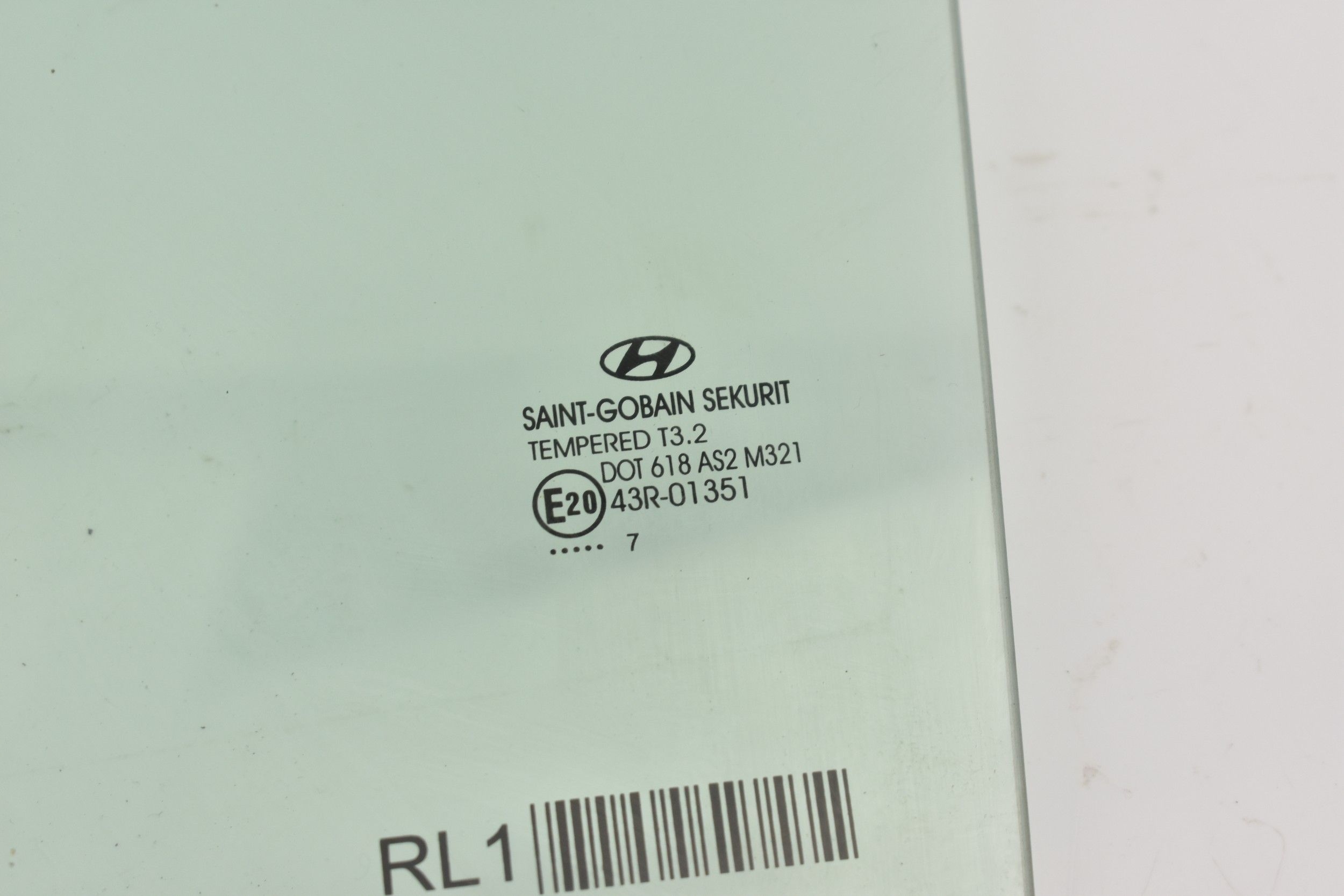 SZYBA DRZWI LEWY TYŁ HYUNDAI I30 III HATCHBACK Producent części Hyundai OE