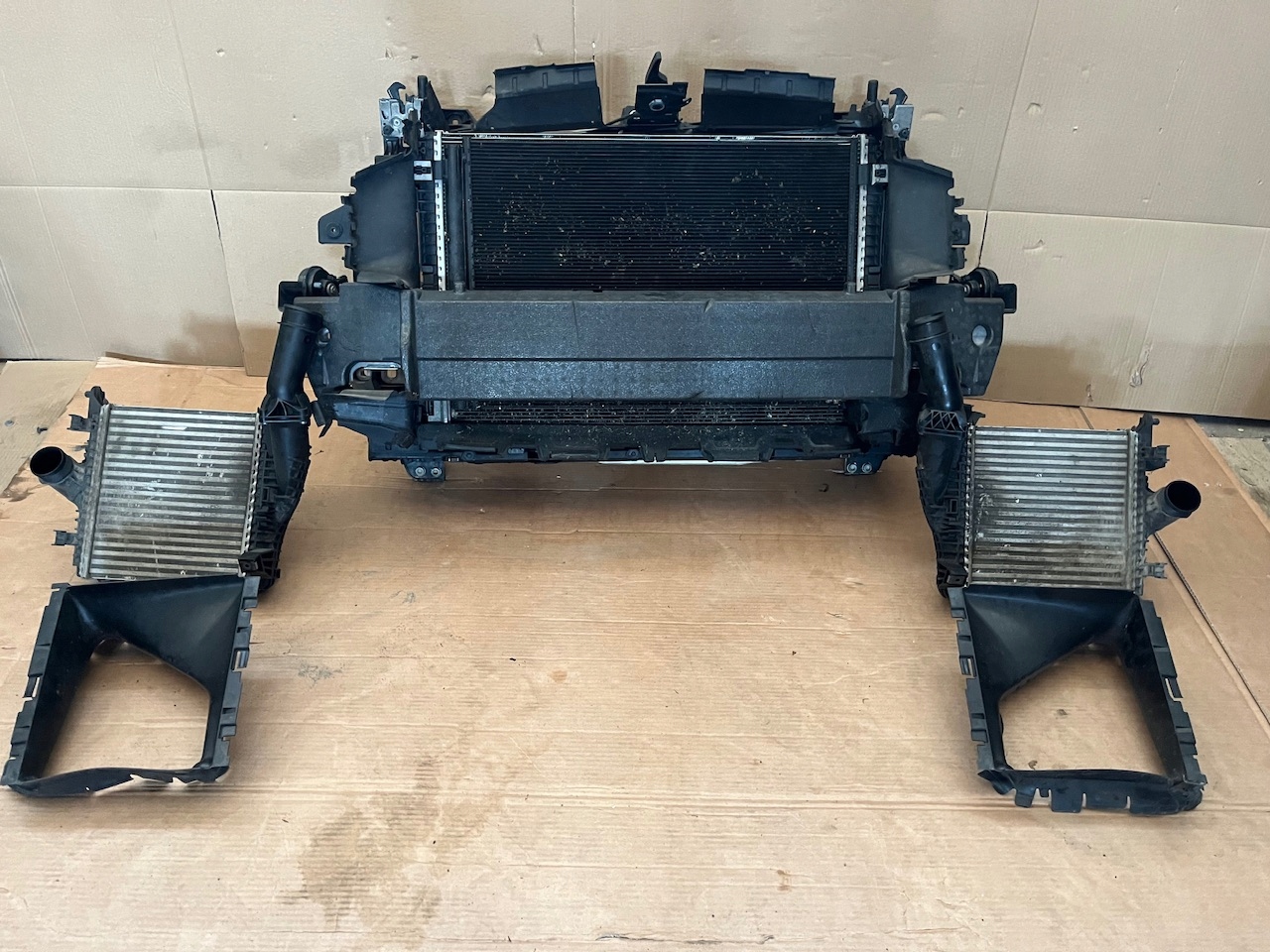 IDEALNY KPL.front panel, wall radiator fan AUDI SQ8 RSQ8 4,0TFSI 1