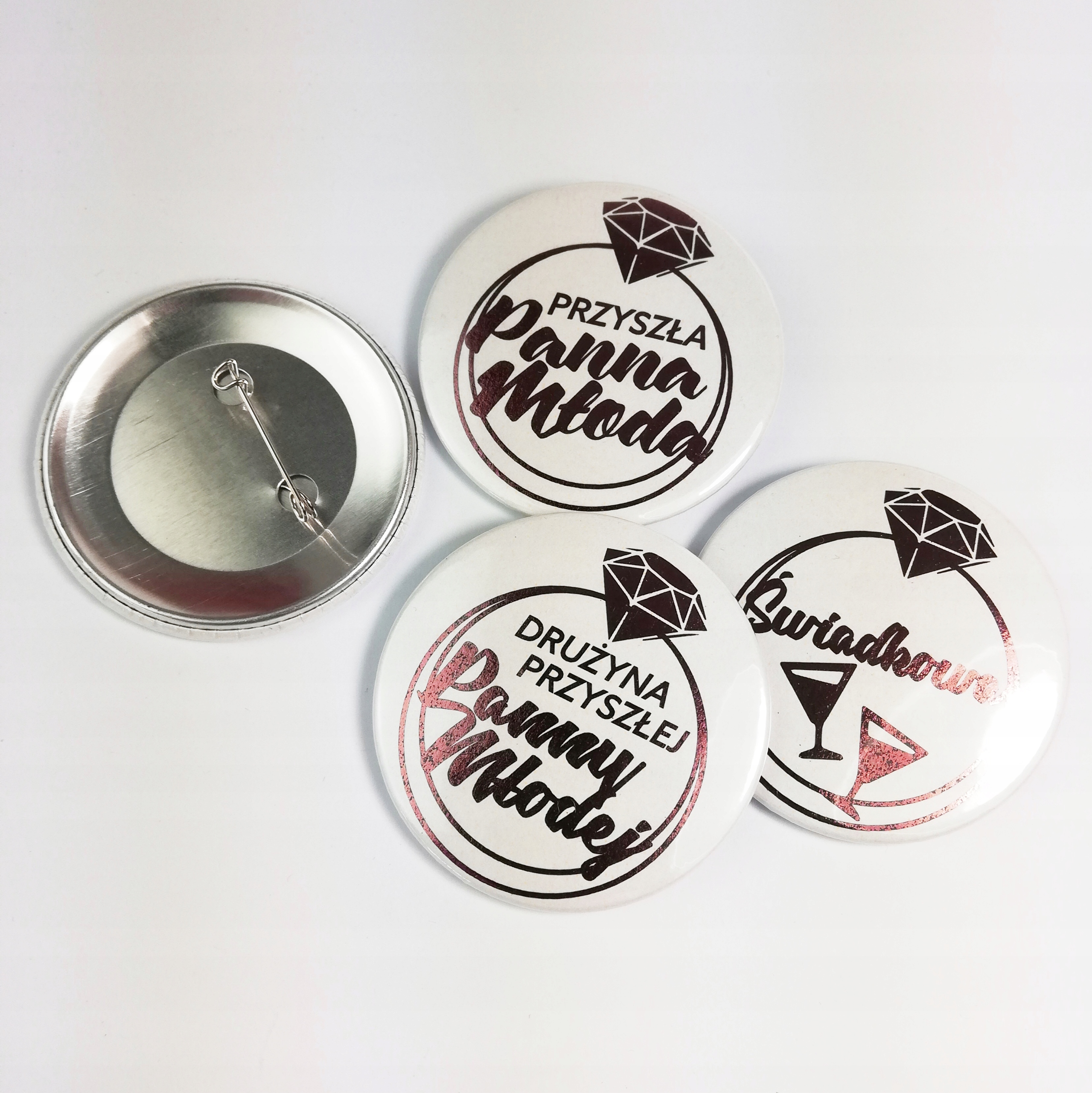 PRZYPINKA WIECZÓR PANIEŃSKI TWOJE IMIĘ ROSE / GOLD Rodzaj przypinka