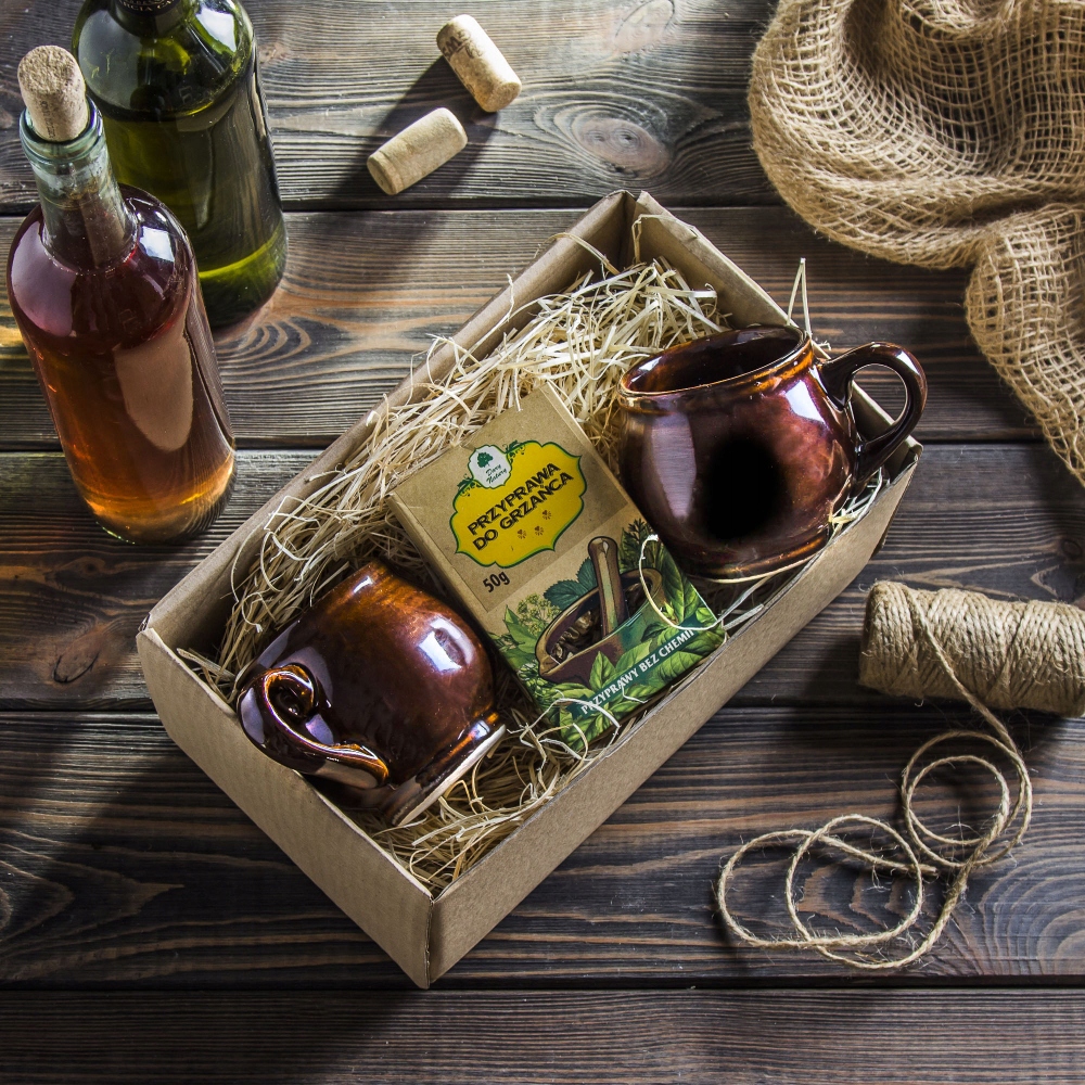 ZESTAW prezentowy do GRZANEGO WINA z 2 kubkami Marka inna