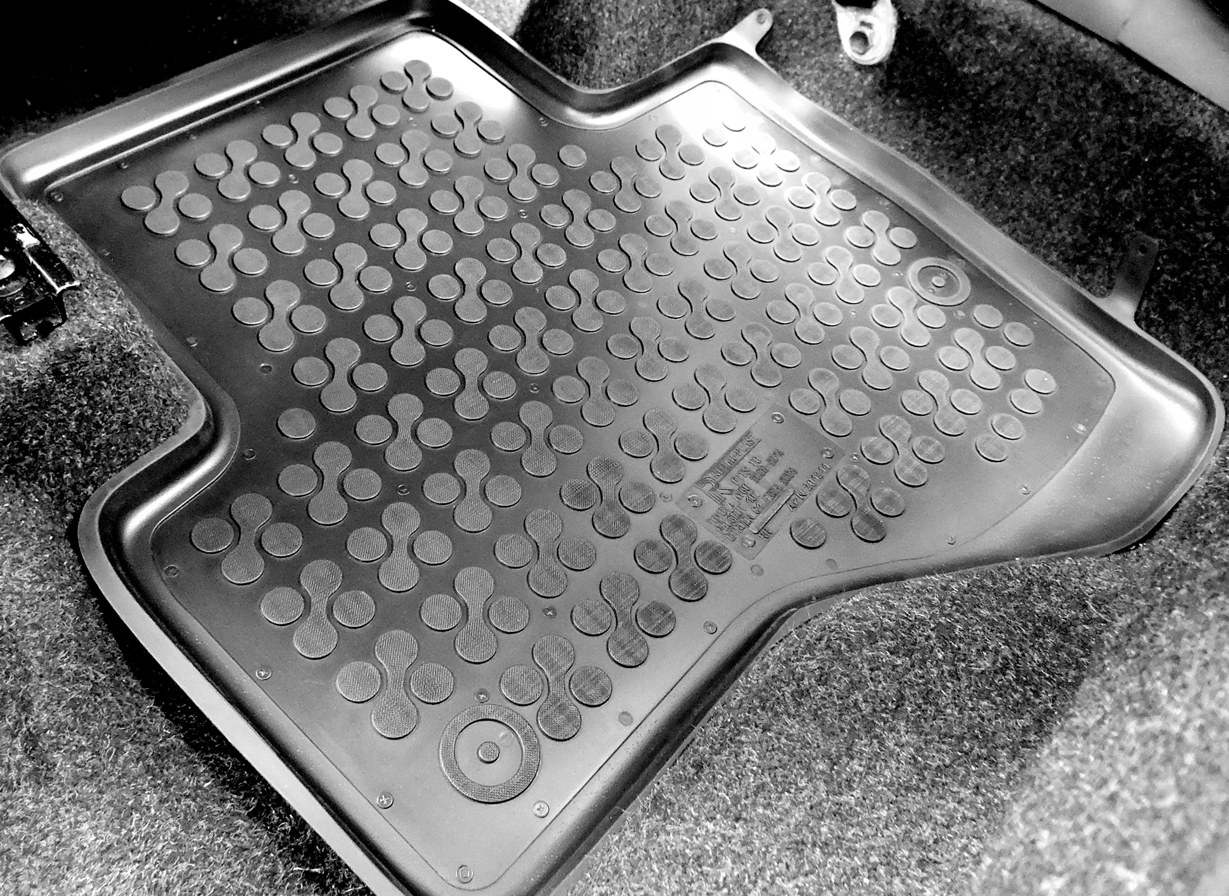 Kia Soul I 2008-2013 dywaniki gumowe korytkowe Waga produktu z opakowaniem jednostkowym 3.3 kg