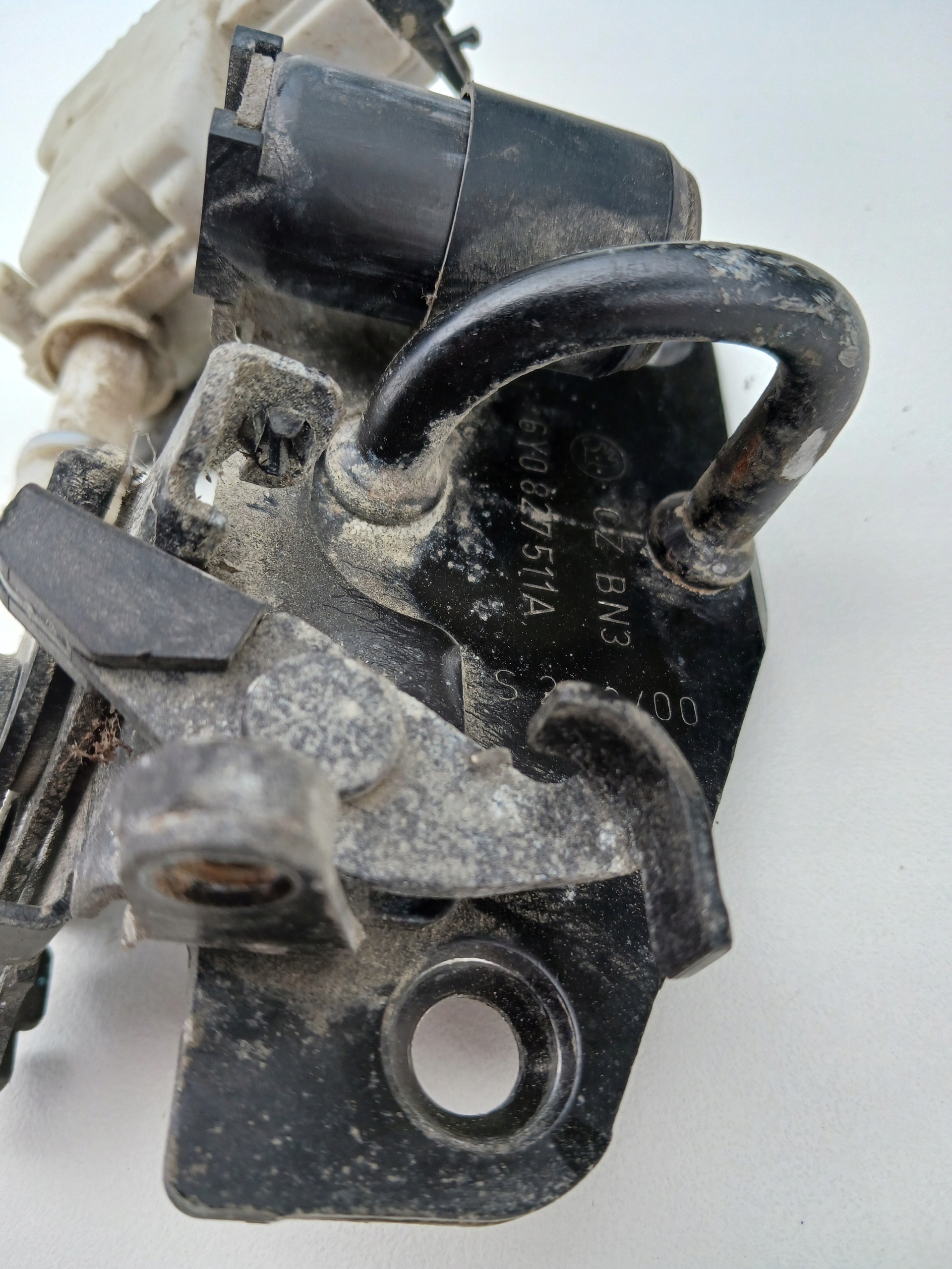 SKODA FABIA I ZAMEK RYGIEL SIŁOWNIK KLAPY BAGAŻNIKA 6Y0827511A Numer katalogowy części 6Y0827511A