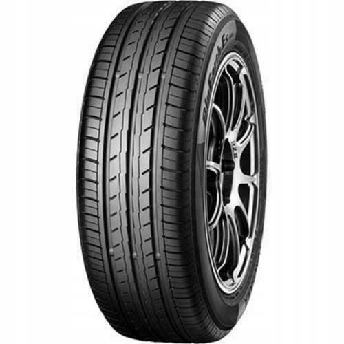

2x Yokohama 215/60R16 Bluearth-es ES32 99H