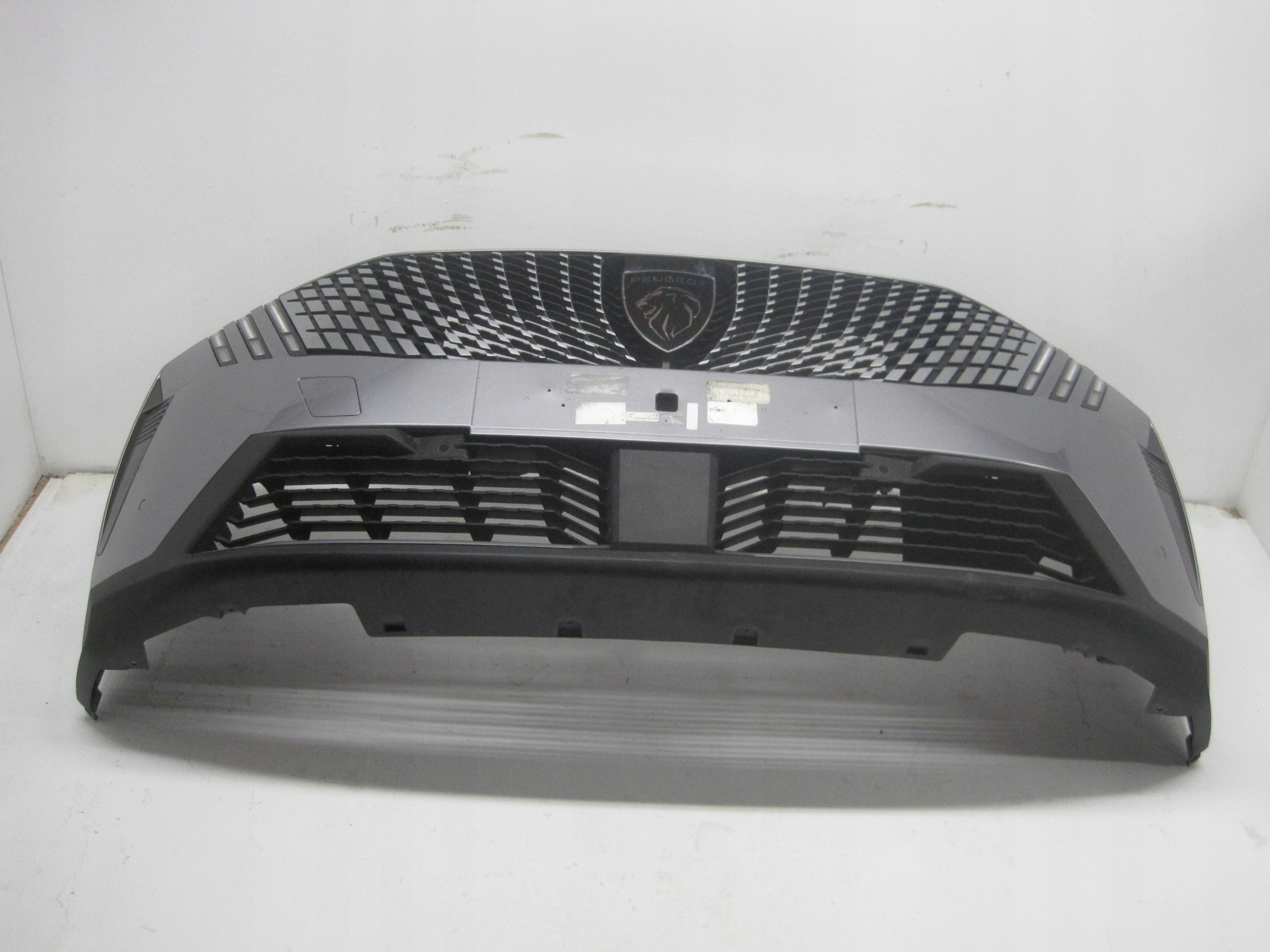 nárazník PEUGEOT 3008 23R 4 PDC LED předek přední