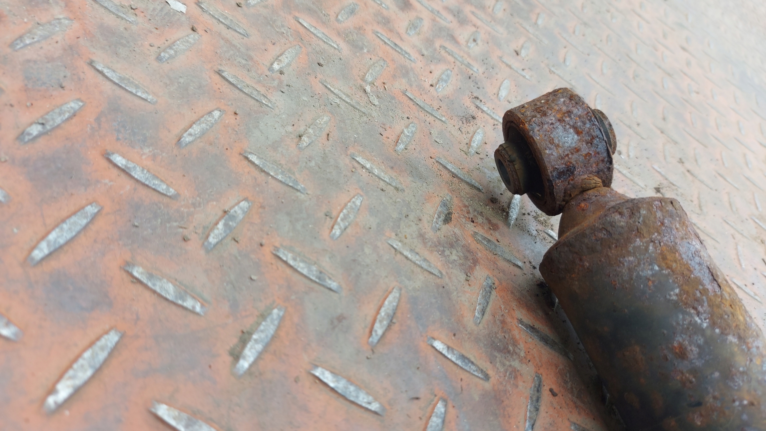 shock absorber left rear part LEXUS IS220 05