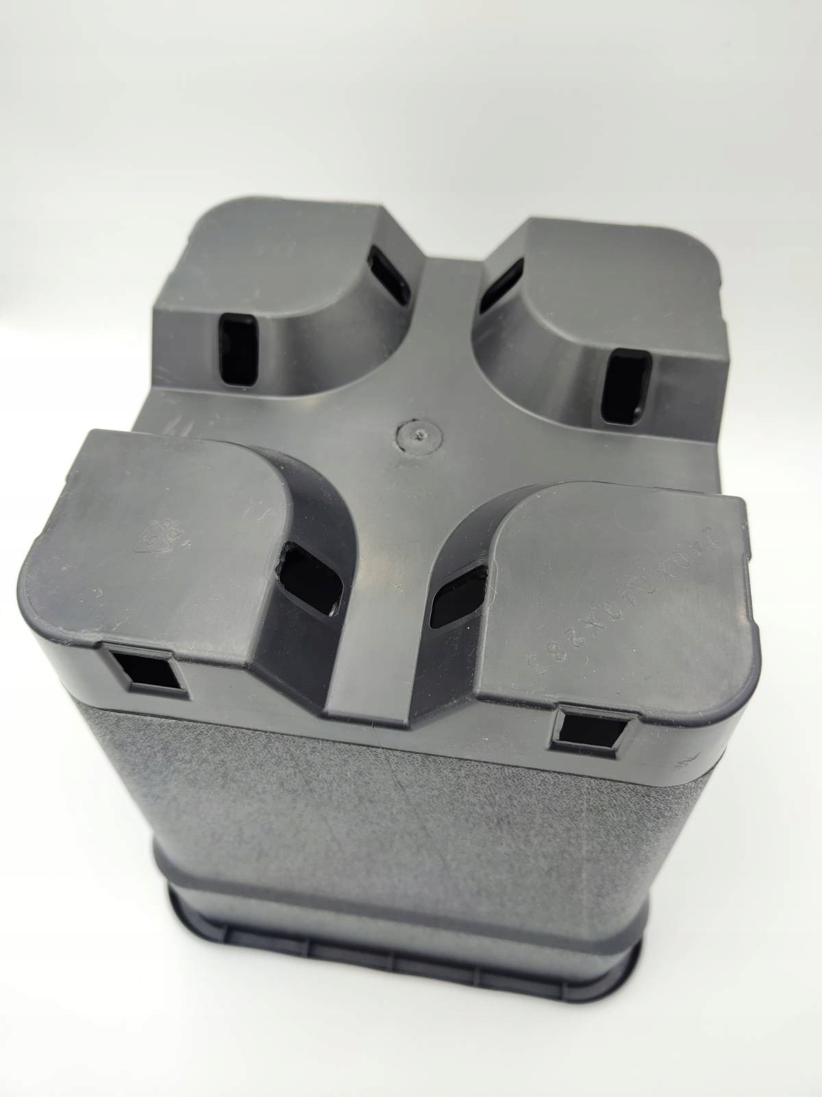 MOCNA KWADRATOWA DONICZKA PRODUKCYJNA 11L / 24x24x28cm, WYSOKA, Z RANTEM Kod producenta donica DO-KW. VF 11L