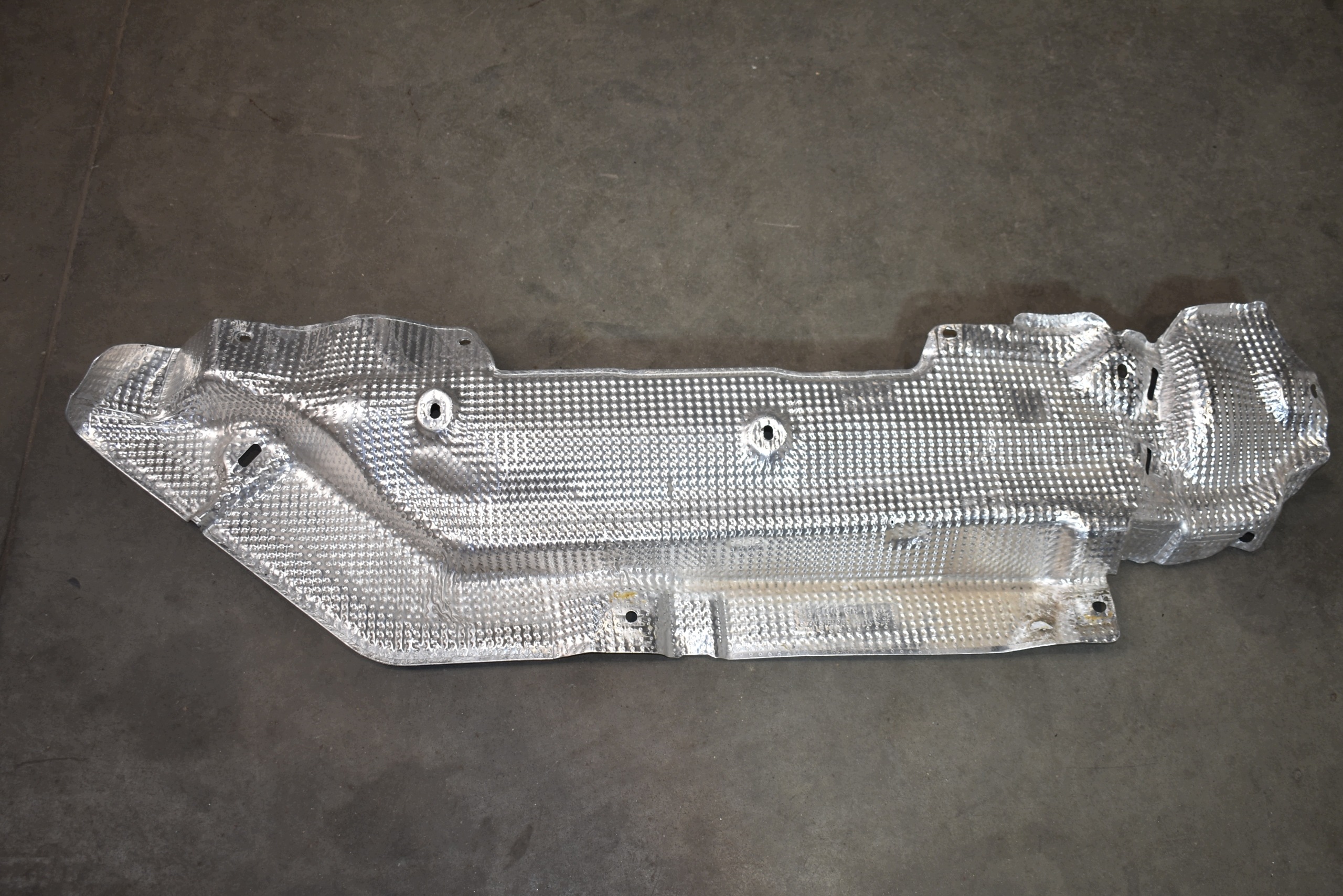IDEALNA Blende Abdeckung TERMICZNA MERCEDES W206 1