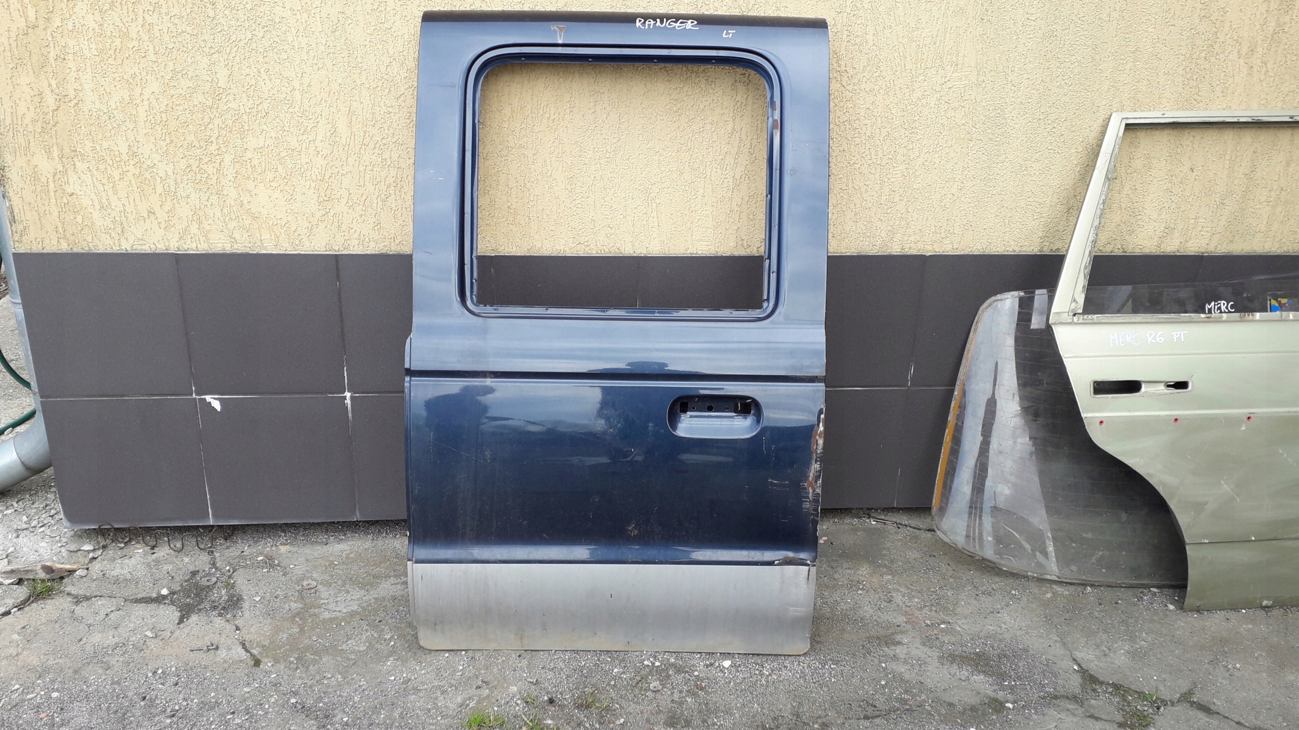 FORD RANGER 98-06 DRZWI LEWE TYLNE GOŁE